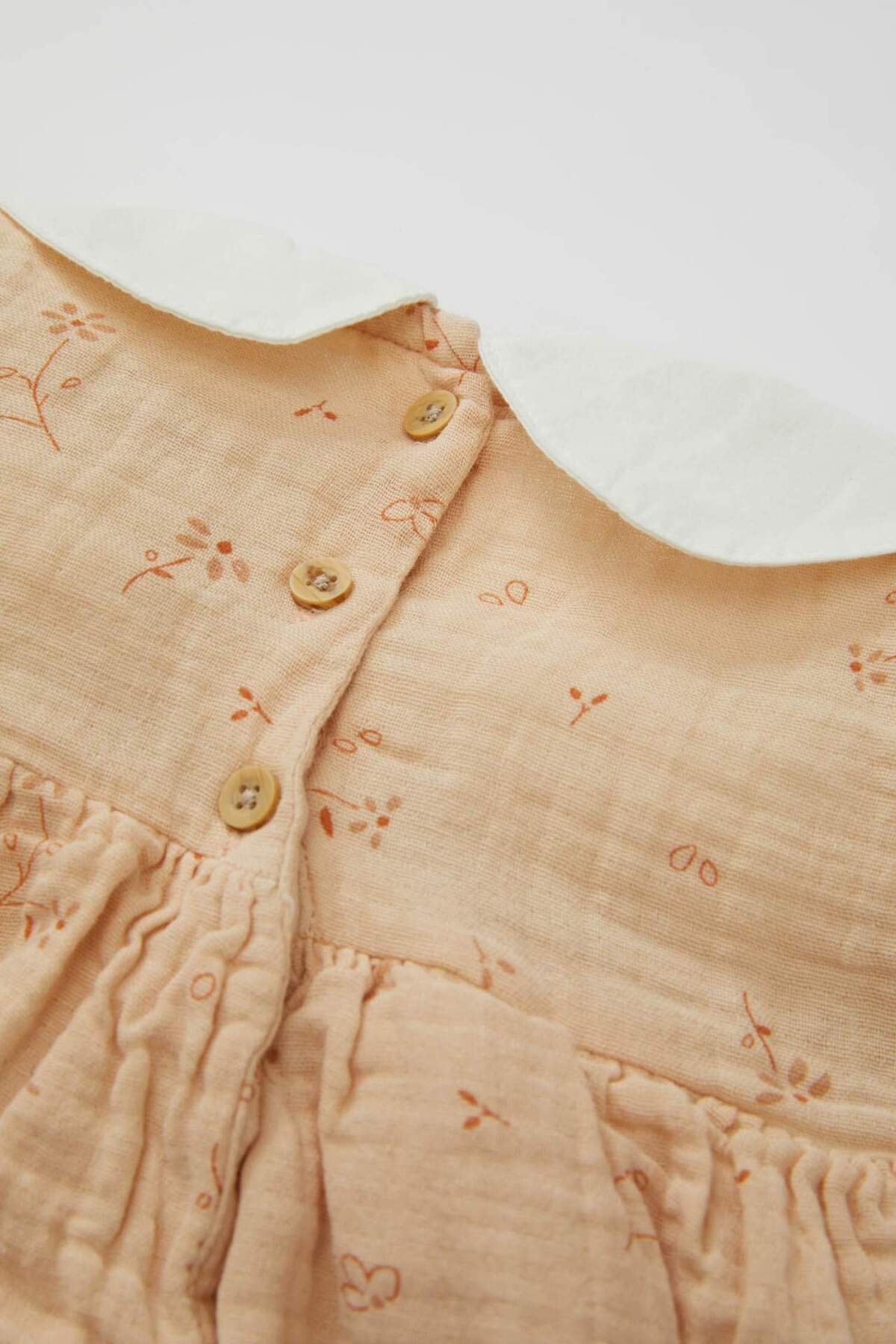 Defacto Çiçek Desenli Müslin Tulum Kız Bebek Yenidoğan C5091A524SM fotoğrafı 2 (önizleme)