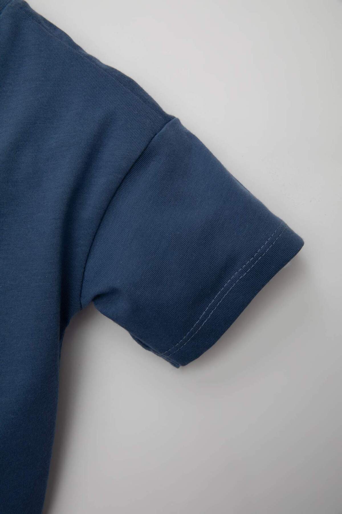 Defacto Erkek Bebek 2li Takım Baskılı Kısa Kollu Tişört Üst Beli Lastikli Kısa Şort Alt C6082A524SM fotoğrafı 4 (önizleme)