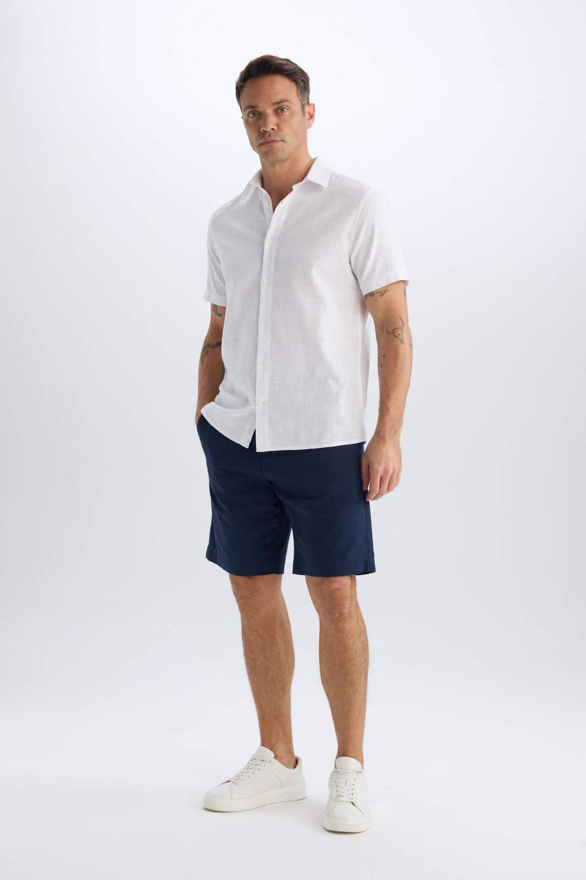 Defacto  Regular Fit Gabardin Bermuda Şort C7684AX24SM - Görsel 3