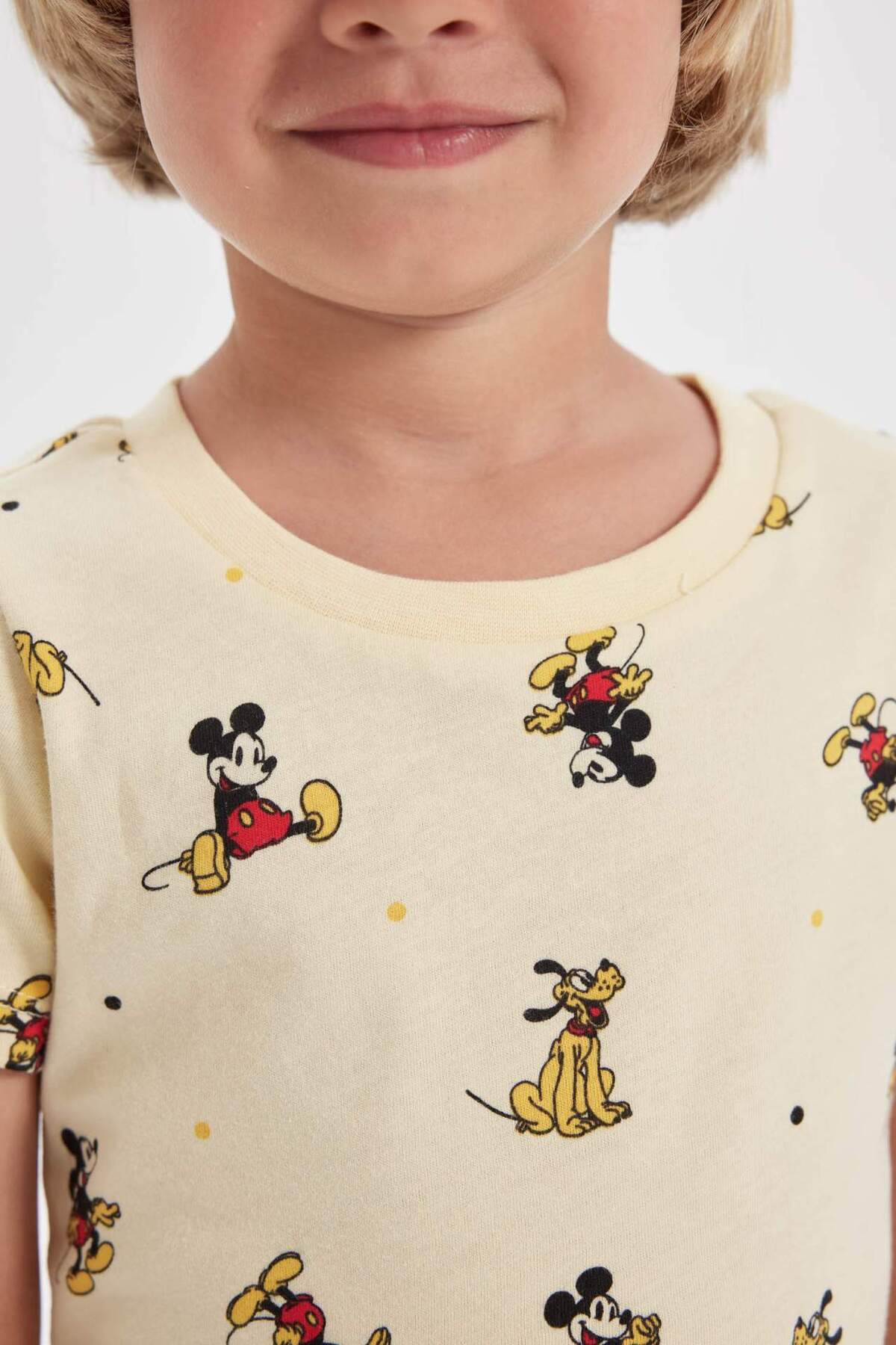 Defacto Erkek Bebek Disney Mickey & Minnie Pijama Takımı Penye Kısa Kollu Üst Şort C3531A524HS fotoğrafı 3 (önizleme)