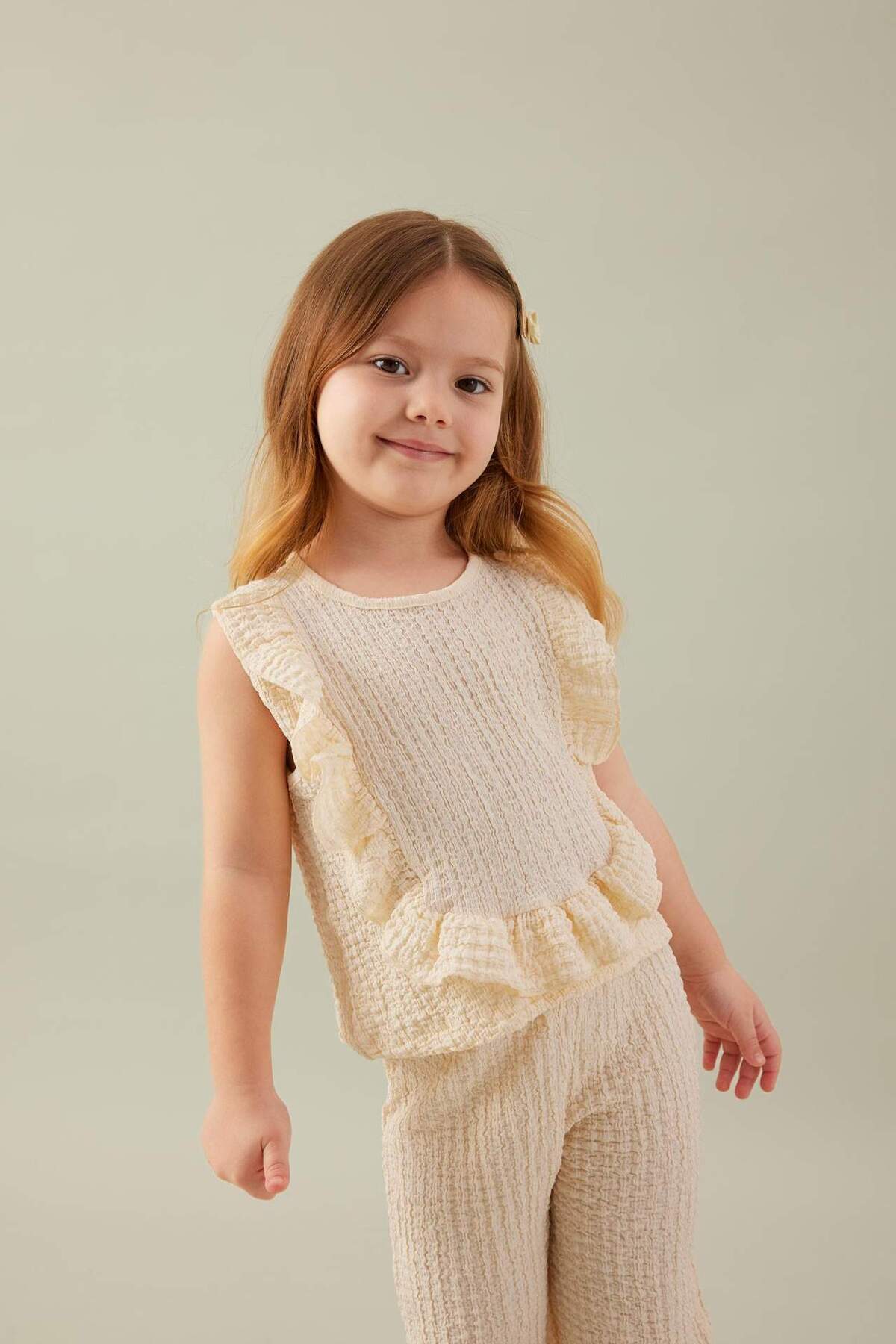 Defacto Kız Bebek 2li Takım Bisiklet Yaka Fırfırlı Bluz Pantolon C4016A524SM fotoğrafı 4 (önizleme)