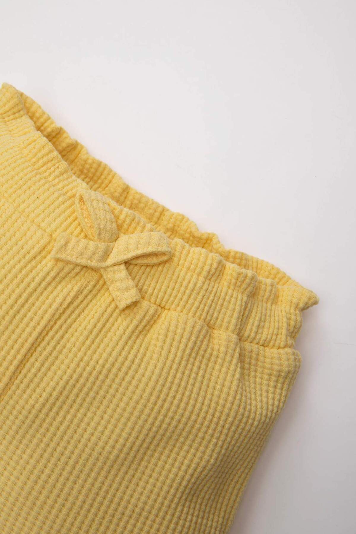 Defacto Comfort Fıt Waffle Şort Kız Bebek A8043A524SM fotoğrafı 2 (önizleme)