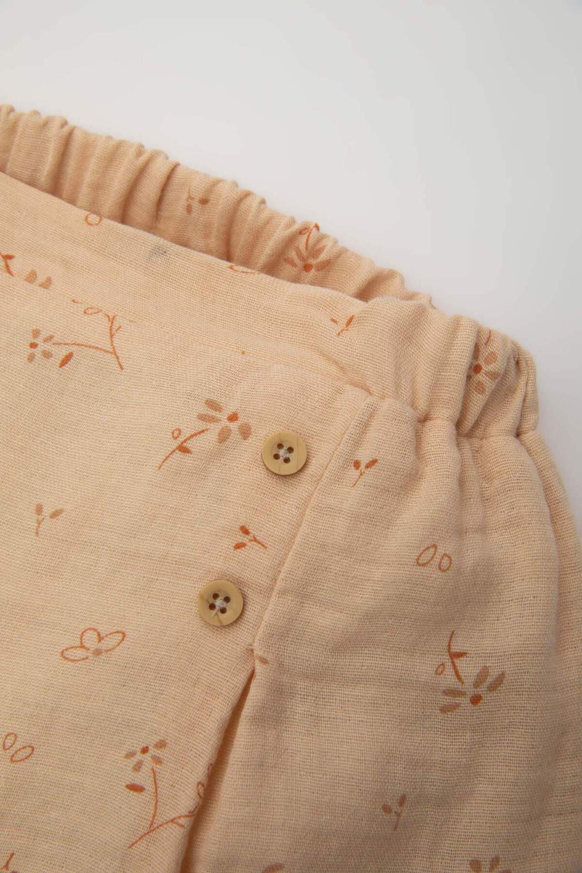 Defacto Kız Bebek Çiçekli Müslin Şort C5093A524SM fotoğrafı 2 (önizleme)