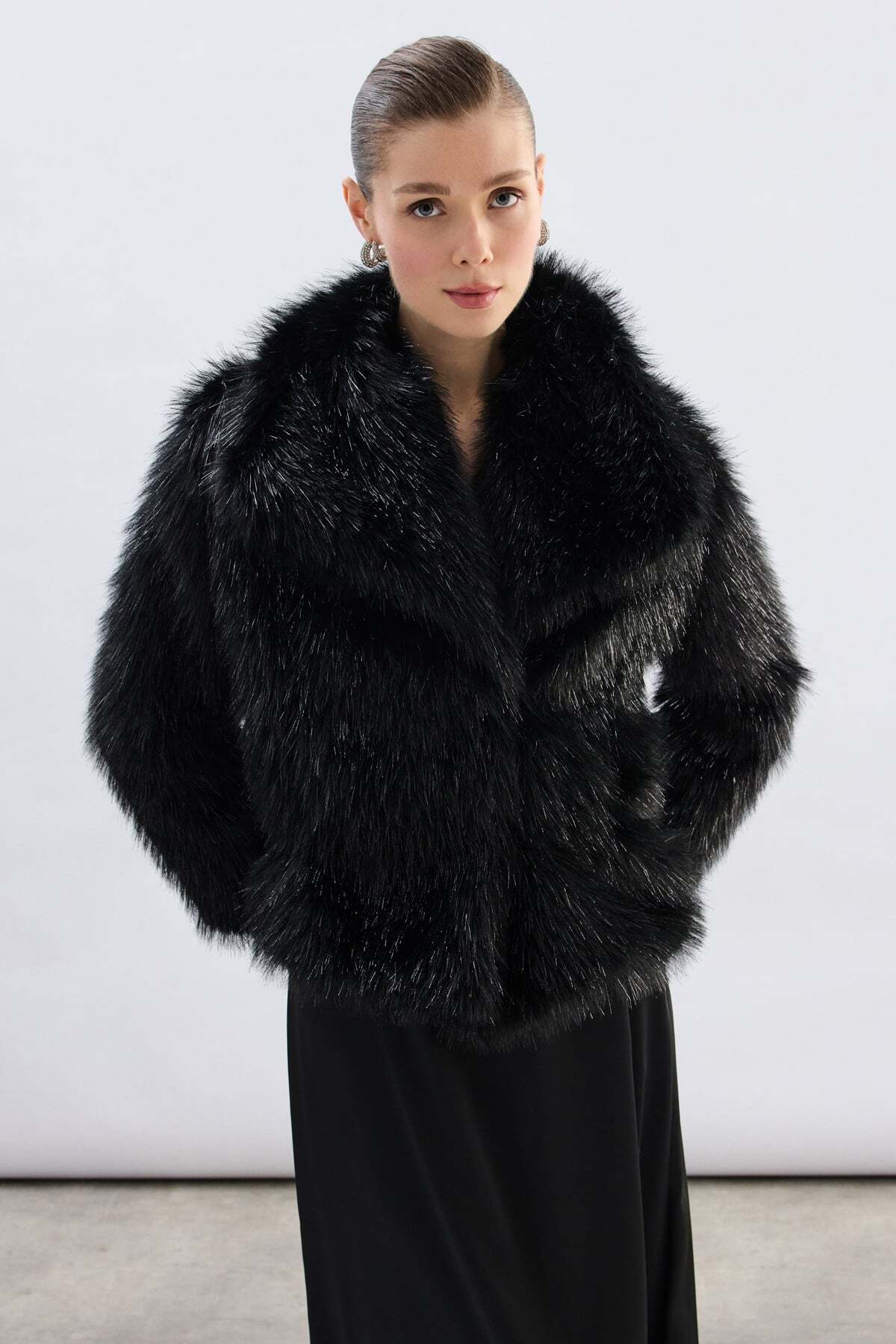 Sateen  Geniş Yakalı Simli Kürk - Siyah