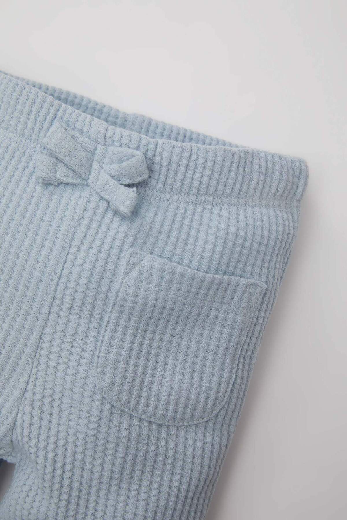 Defacto İspanyol Paça Waffle Tayt Kız Bebek C2256A524SP fotoğrafı 2 (önizleme)