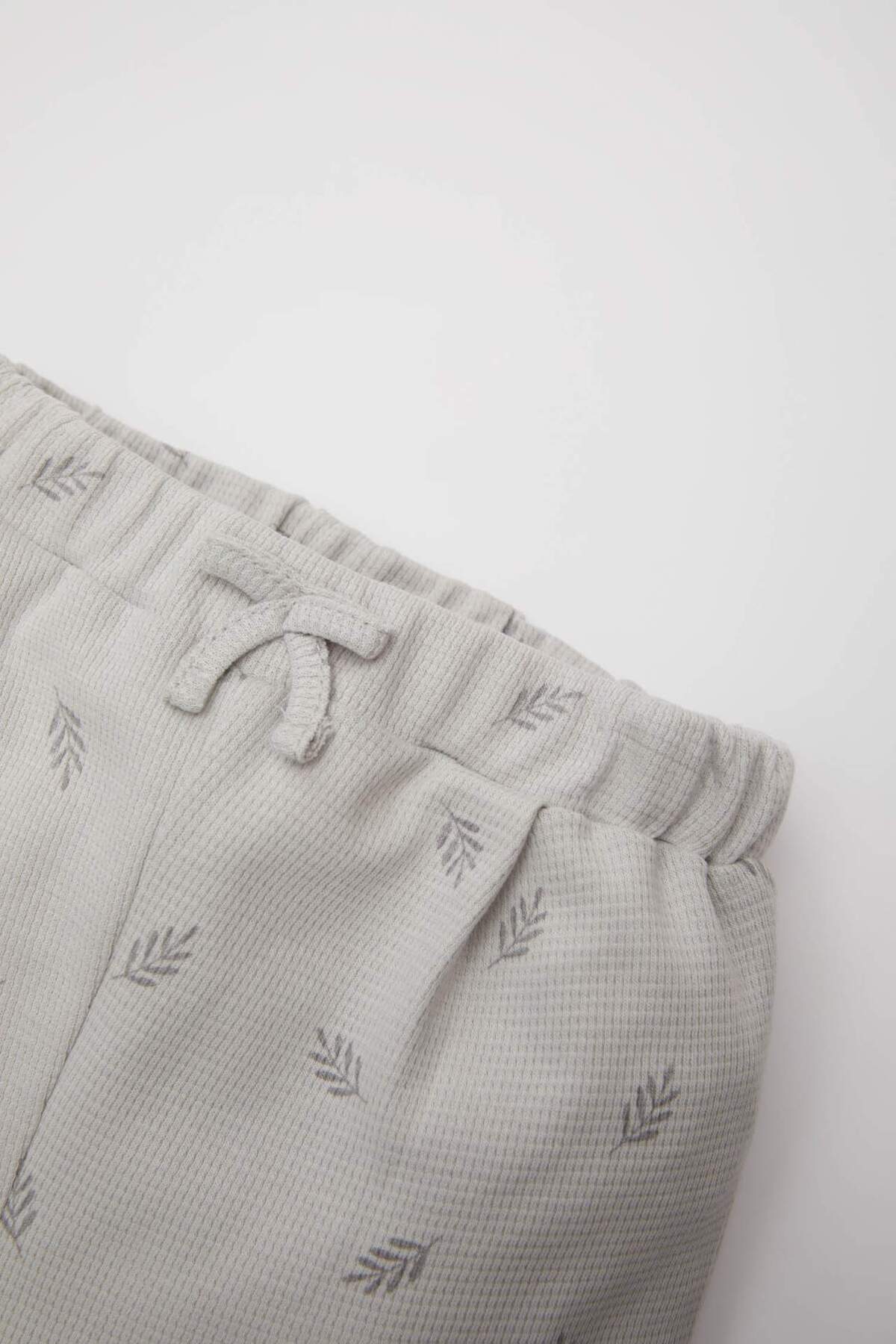 Defacto Kız Bebek Beli Lastikli Desenli Waffle Pantolon C1610A524SP fotoğrafı 2 (önizleme)