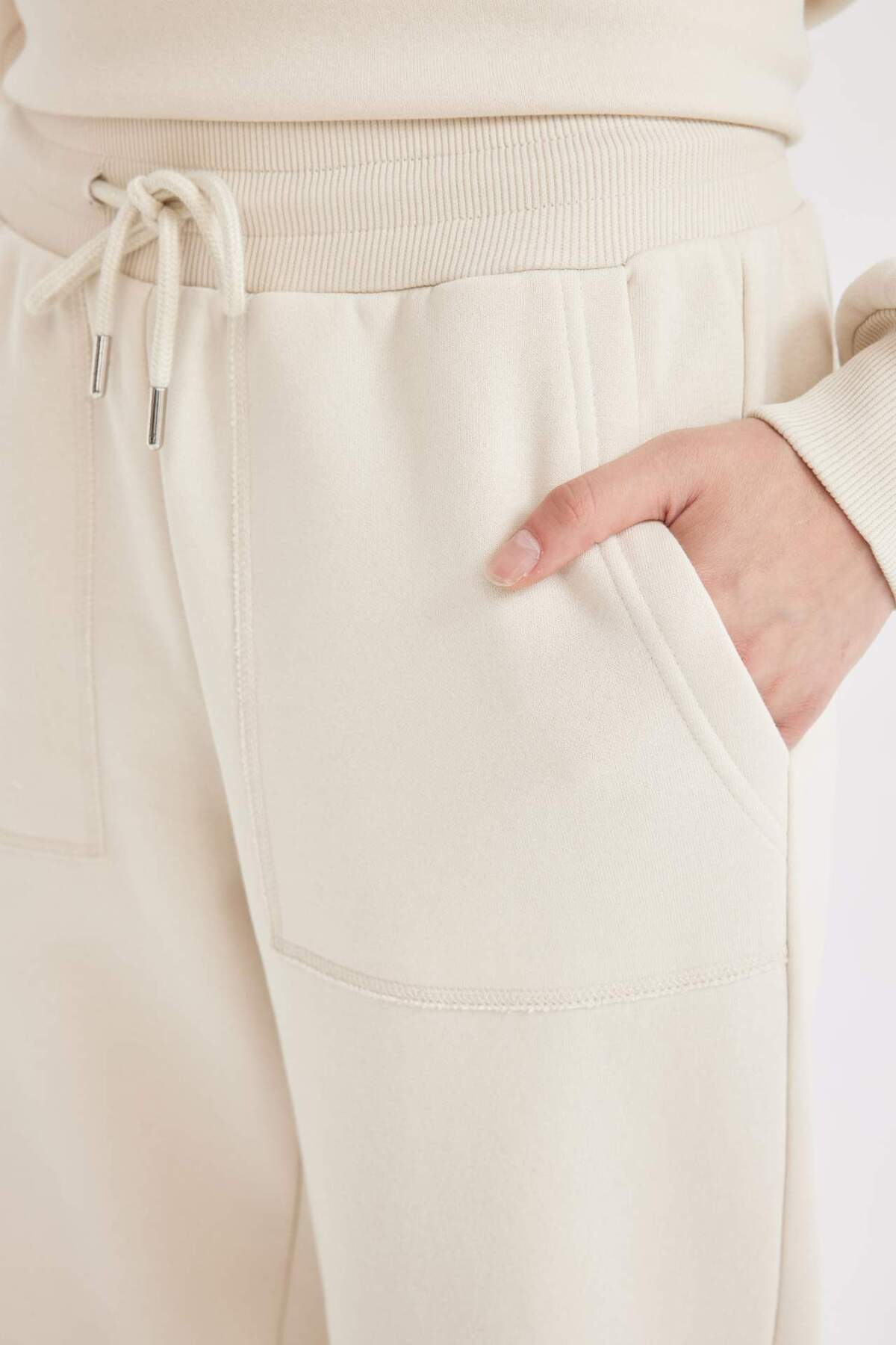 Defacto  Regular Fit Jogger Eşofman Altı Basic Düz Beli Lastikli Bağcıklı Cepli V2699AZ24SP - Görsel 6