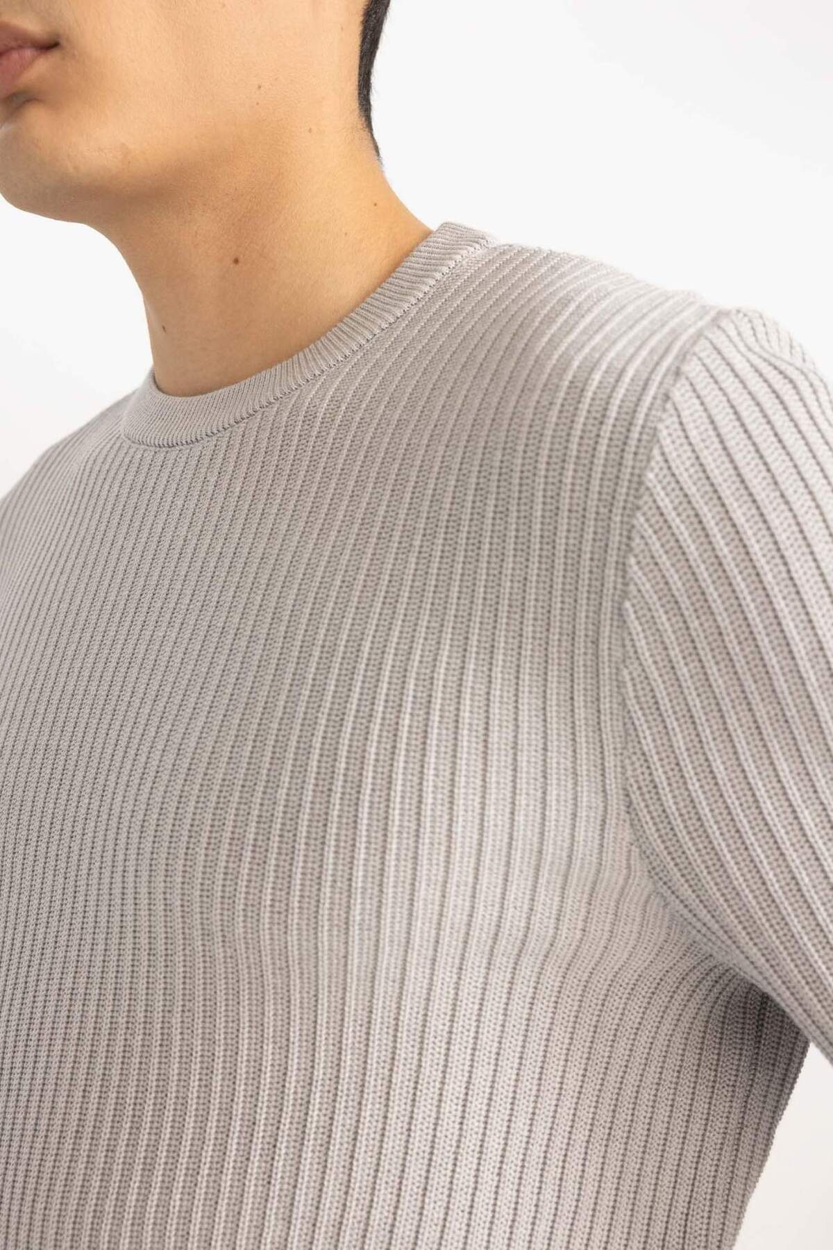 Standart Fit Normal Kesim Bisiklet Yaka Basic Düz Triko Kazak B9707AX24SP — خاکستری — تصویر 4 از 5