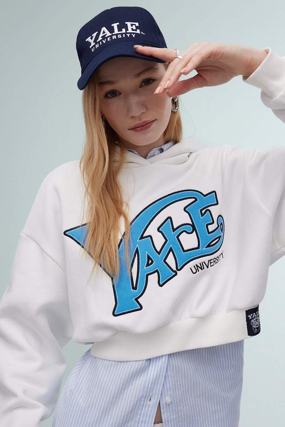 Yale University Oversize Wide Fit Hooded Crop Sweatshirt C3092AX24SP
