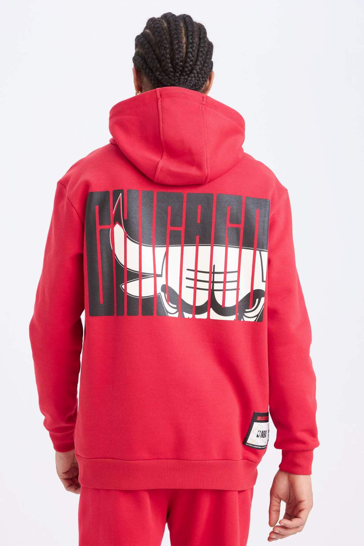 DeFacto NBA Chicago Bulls Standart Fit Kapüşonlu Sırt Baskılı Sweatshirt B3884AX25SP