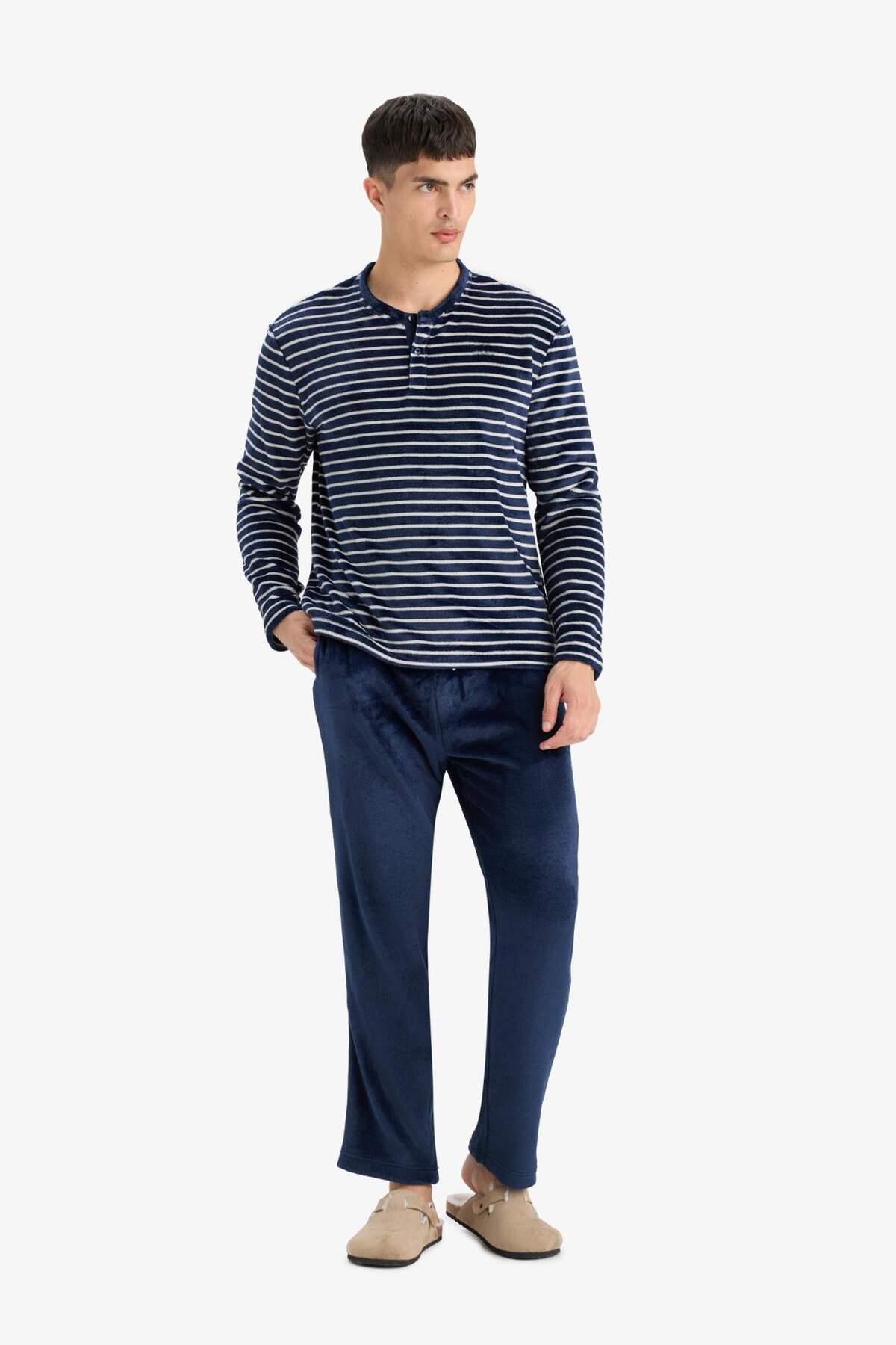 DeFacto Ultra Yumuşak Regular Fit Polar Bisiklet Yaka Çizgili Uzun Kollu Üst Alt Pijama Takımı A3443AX23AU