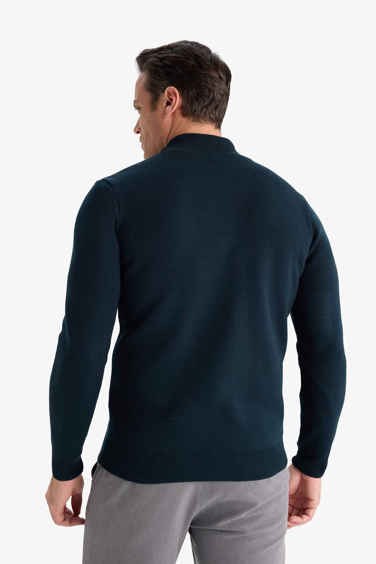 Defacto  Standart Fit Normal Kesim Dik Yaka Fermuarlı Basic Düz Triko Kazak A5184AX23WN - Görsel 6