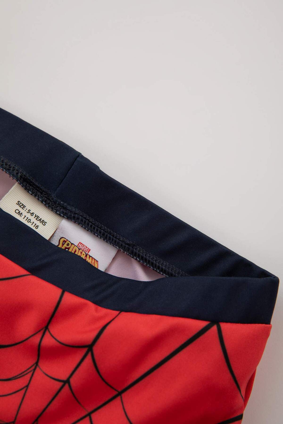 Defacto Marvel Spiderman Deniz Şortu Erkek Bebek Z6770A223HS fotoğrafı 2 (önizleme)