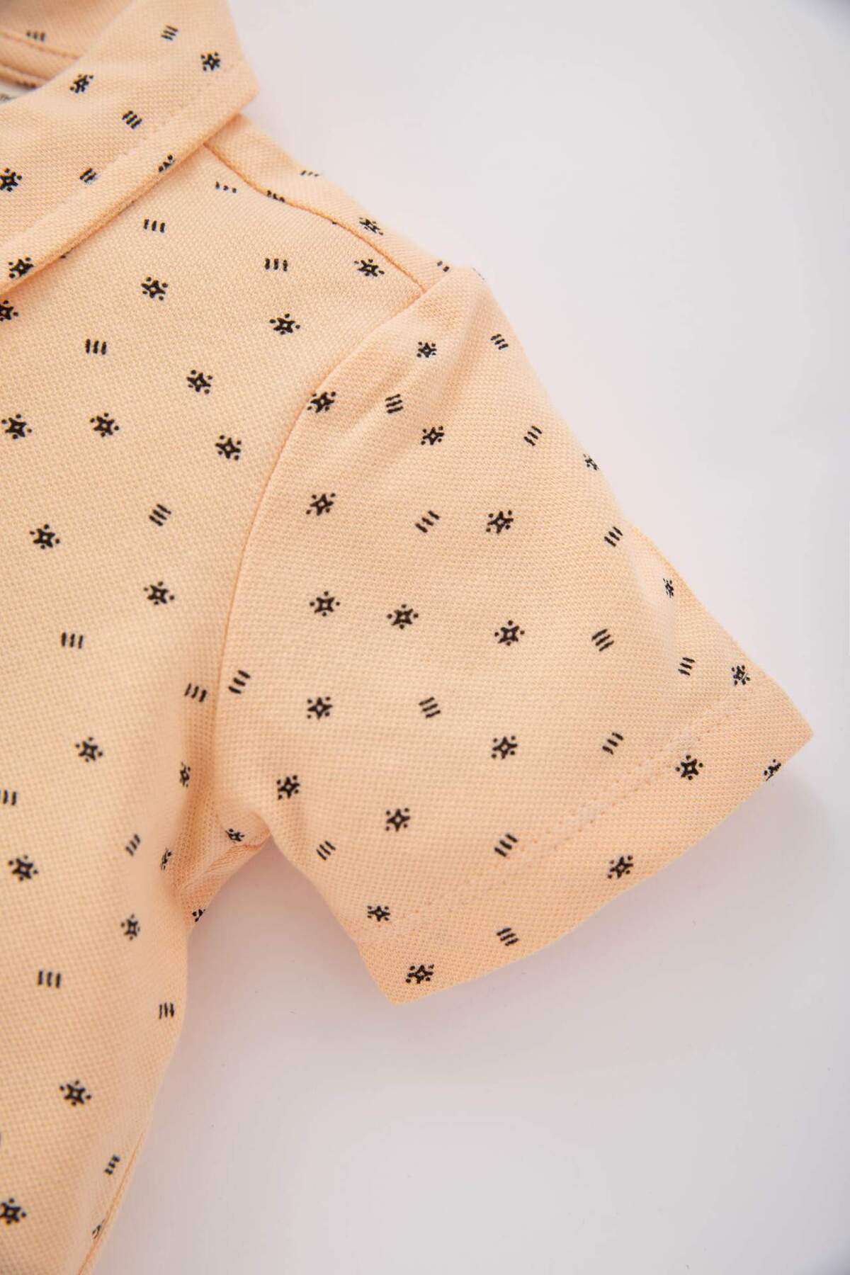 Defacto Erkek Bebek Baskılı Pike Kısa Kollu Tişört Z6835A223SM fotoğrafı 3 (önizleme)