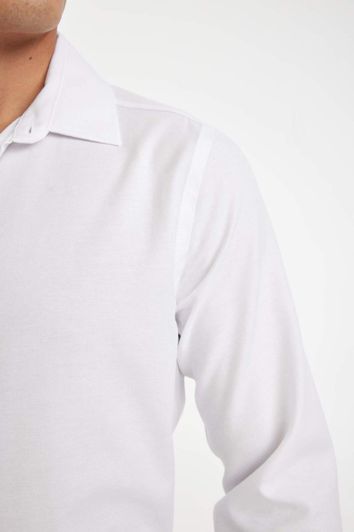DeFacto Çabuk Kuruyan Slim Fit Dar Kesim Oxford Basic Düz Pamuk Karışımlı Uzun Kollu Beyaz Gömlek R4340AZ21S görsel 5