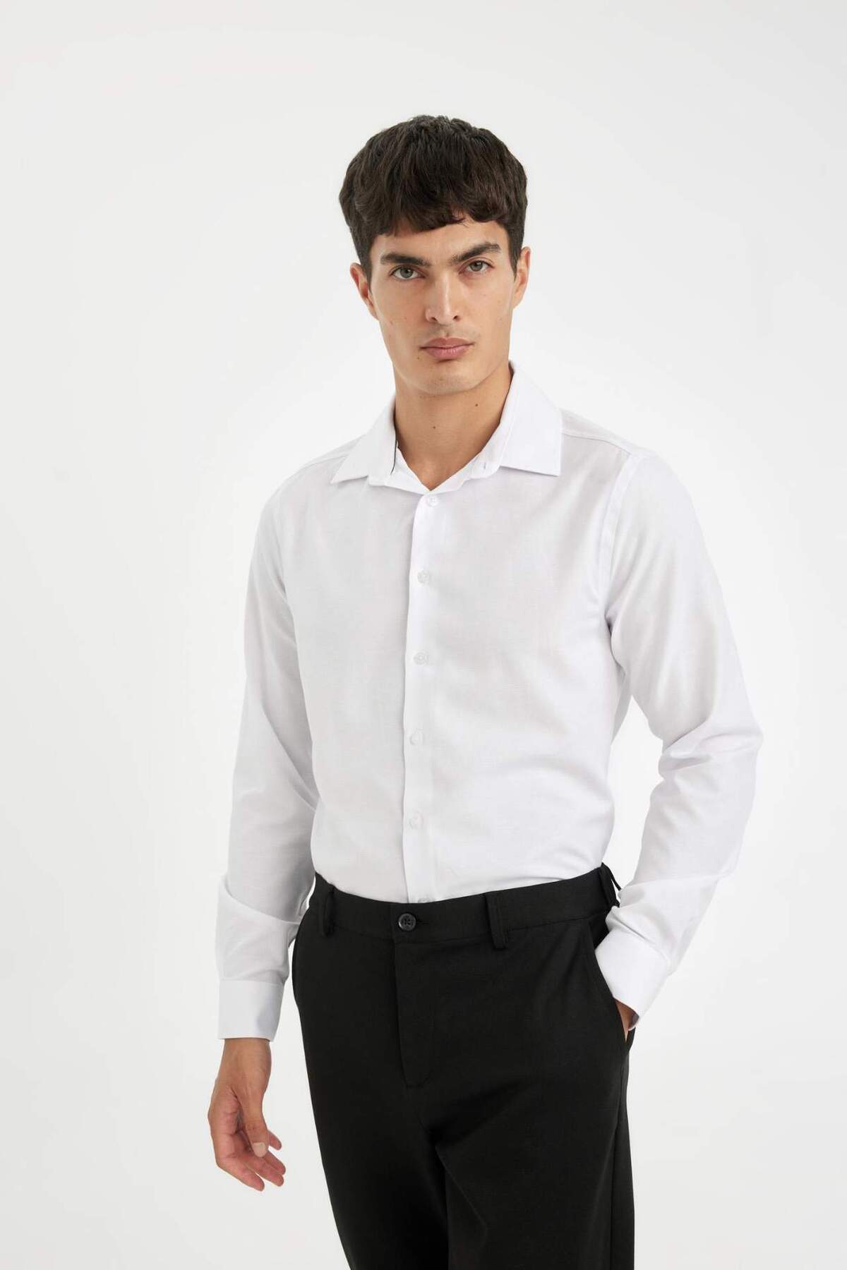 DeFacto Çabuk Kuruyan Slim Fit Dar Kesim Oxford Basic Düz Pamuk Karışımlı Uzun Kollu Beyaz Gömlek R4340AZ21S görsel 2