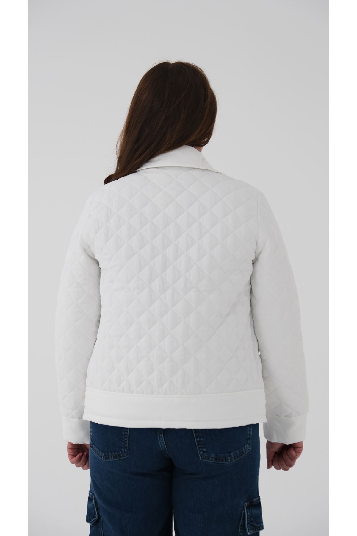 Blues Outlet  KADIN ÖNDEN CEPLİ MARKA KAPİTONE MONT-BEYAZ - Görsel 3