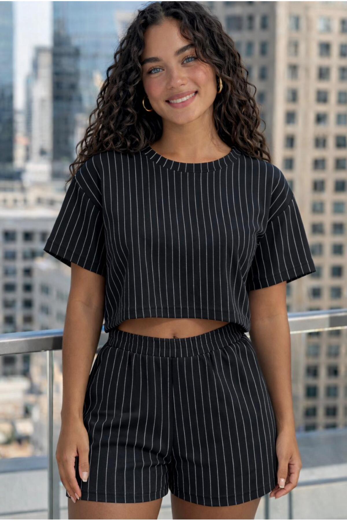 Kadın Çizgili Kısa Kollu Crop Top ve Şort İkili Takım