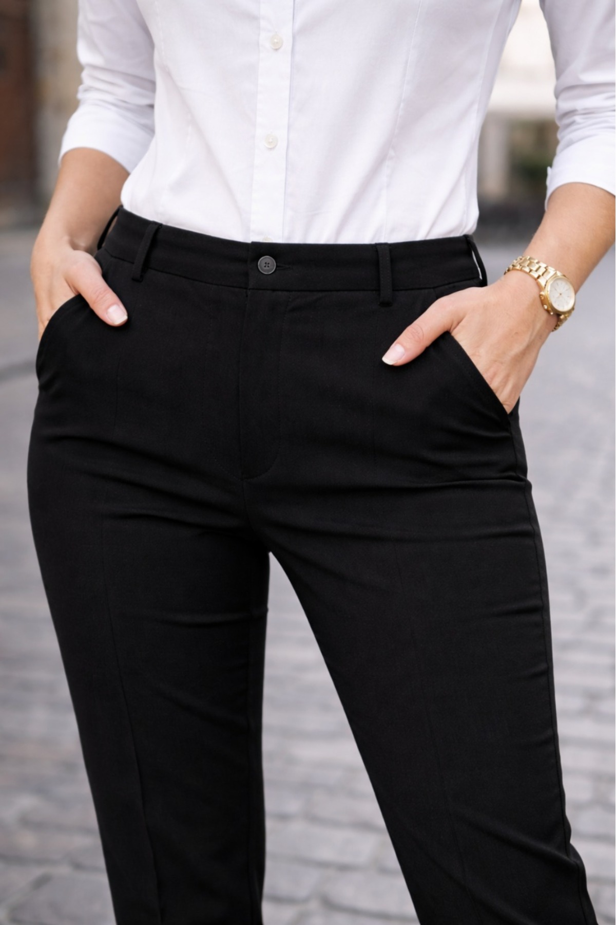 ZUM Дамски черни панталони с джобове, оригинална кройка, тесни крачоли, плиси...