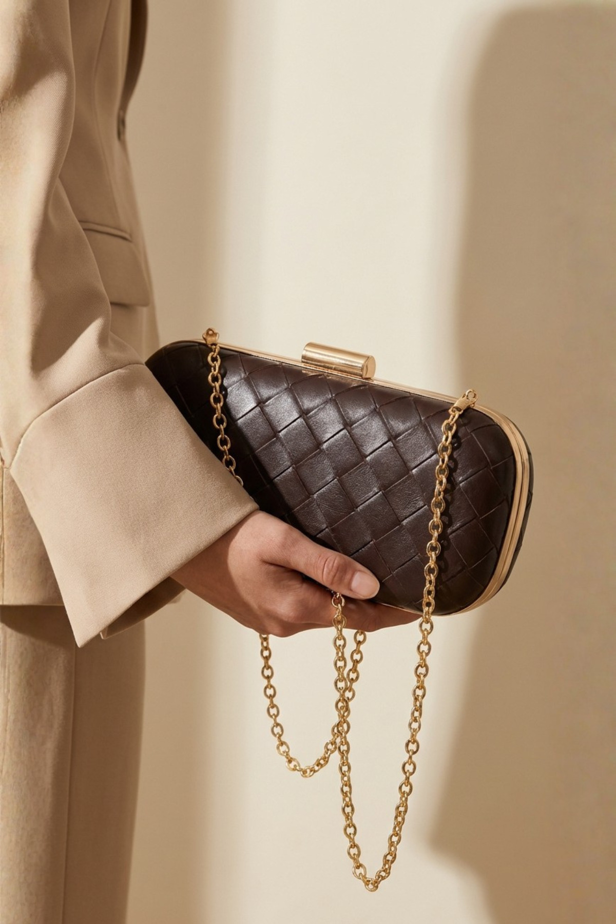 Berlesi Kahverengi Gold Örgü Derili Zincirli Metal Kapaklı Clutch Çanta