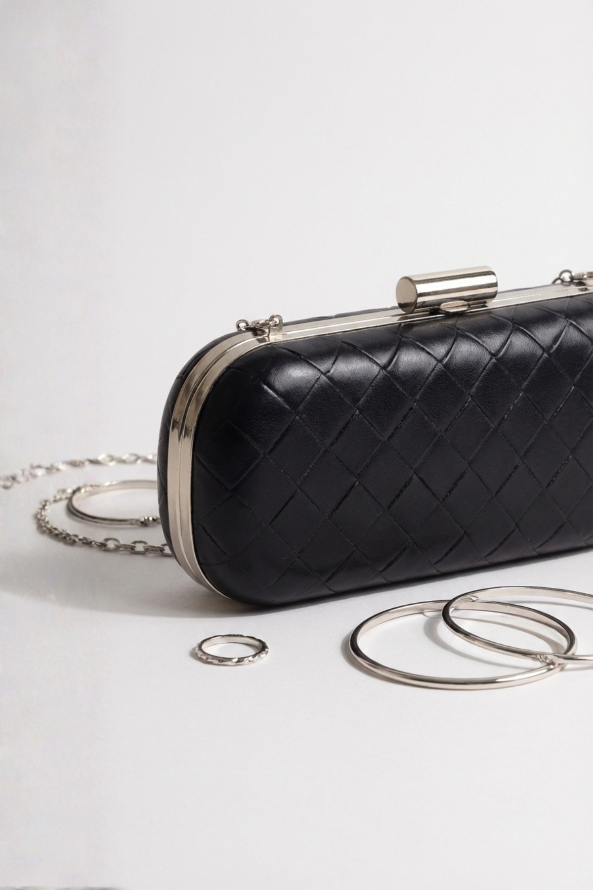 Berlesi Siyah Gümüş Örgü Derili Zincirli Metal Kapaklı Clutch Çanta görsel 4