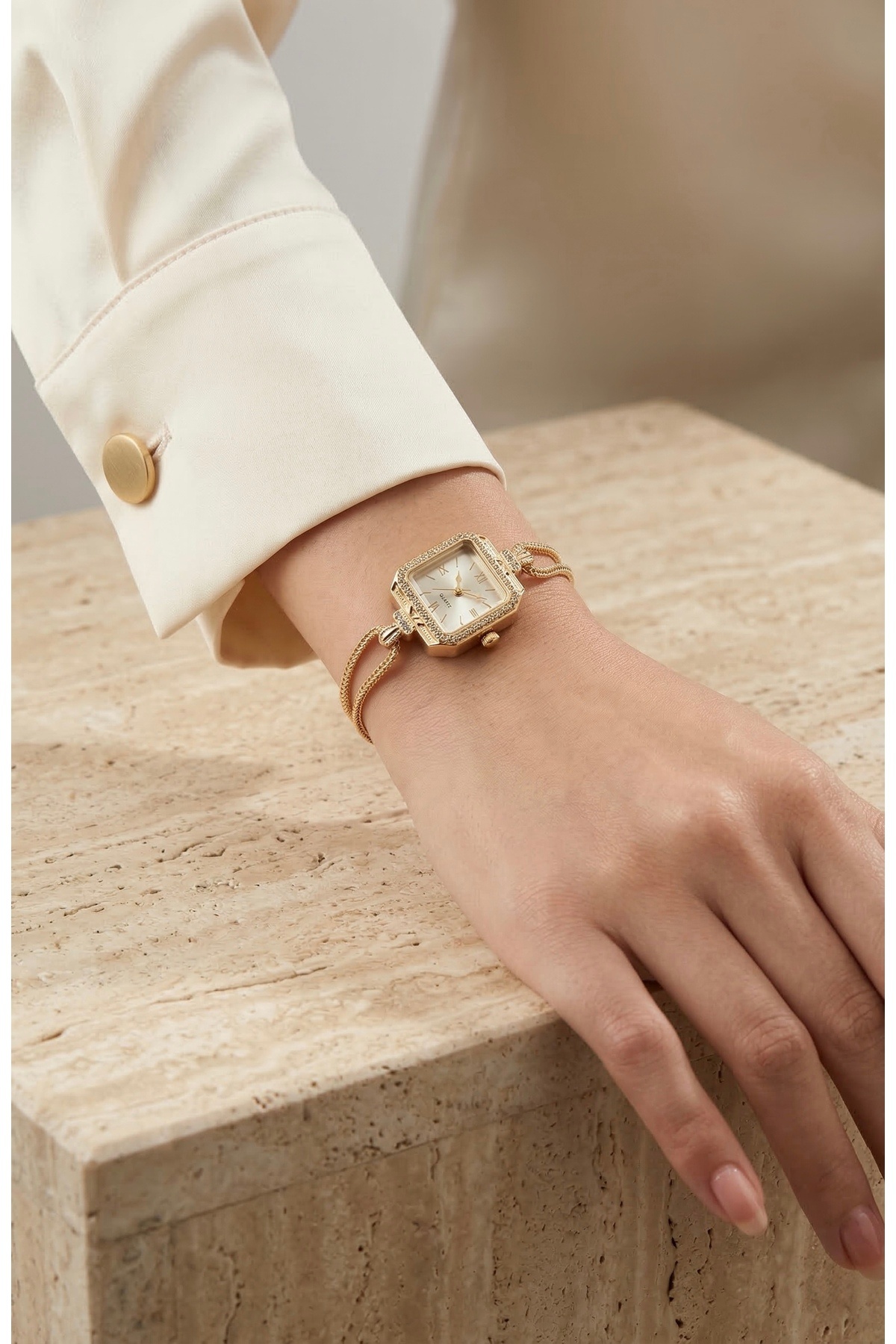 KLISHE Butik  Kadın Çelik Saat Gold Renk Old Money Vintage Kare Kasa Taşlı Lüks Zarif Şık Kadın Kol Saati 2026 - Görsel 6