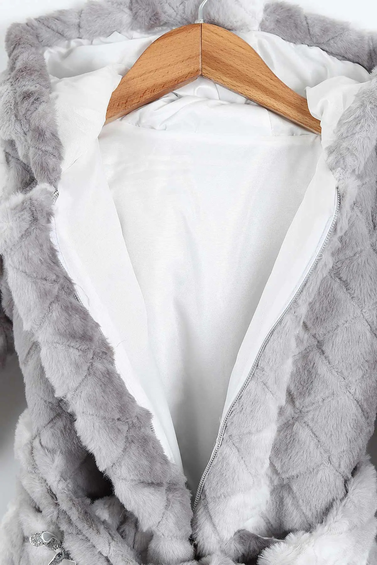 Hippıl Baby Gri Cep Fiyonk Detaylı Bel Kemerli Kapüşonlu Peluş Ekose Kız Çocuk Mont fotoğrafı 4 (önizleme)