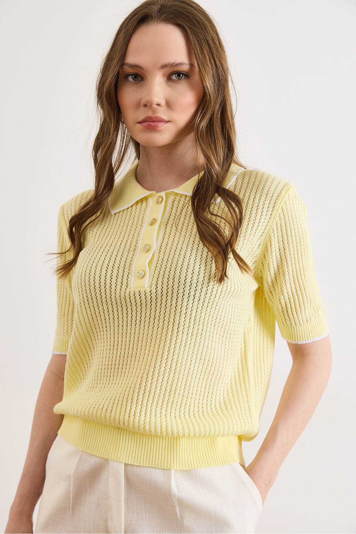 Olalook  Kadın Sarı Şerit Detaylı Polo Yaka Ajurlu Triko Bluz BLZ-19003227 - Görsel 3