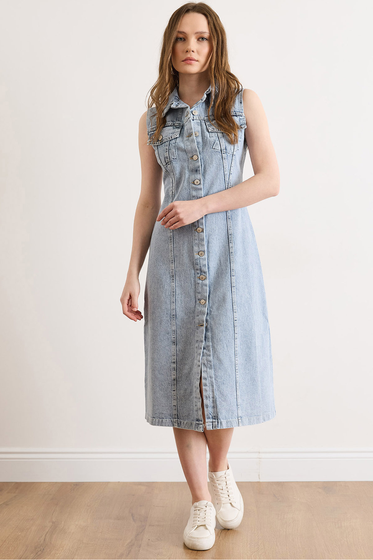 Kadın Açık Mavi Denim Kolsuz Yıkamalı Midi Gömlek Elbise ELB-19002604