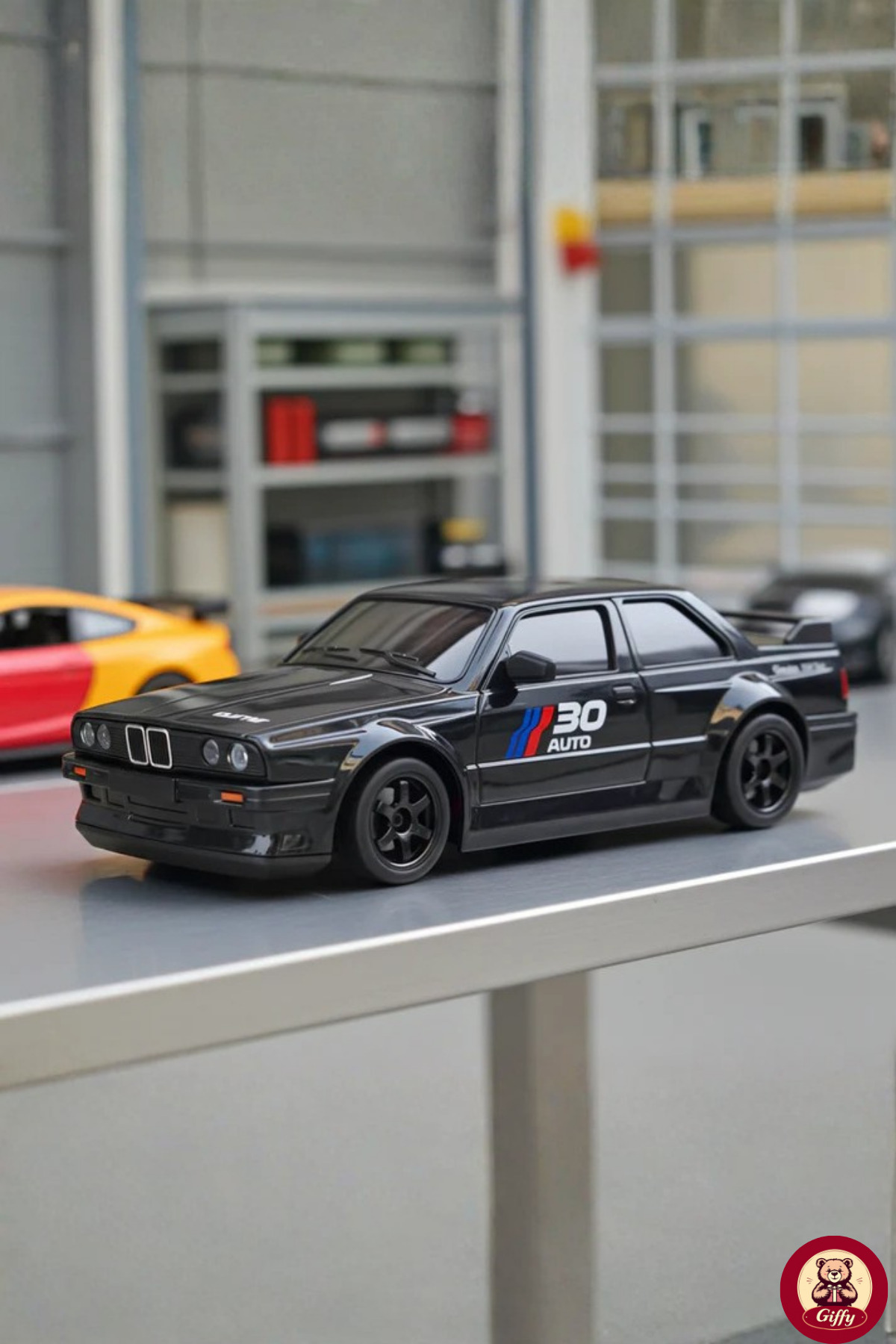 giffy Oyuncak BMW E30 Drift Araba 4x4 Uzaktan Kumandalı Araba 2.4GHz Şarjlı LED Işıklı 15 Km Hız Araba fotoğrafı 4 (önizleme)