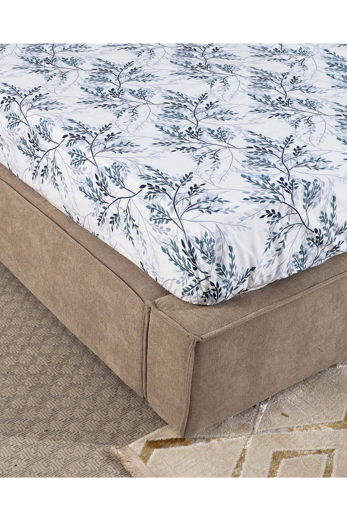 REDTAG ملاءة مطاطية خضراء مطبوع بنقوش نباتية، مقاس كينغ 180 سم × 200 سم