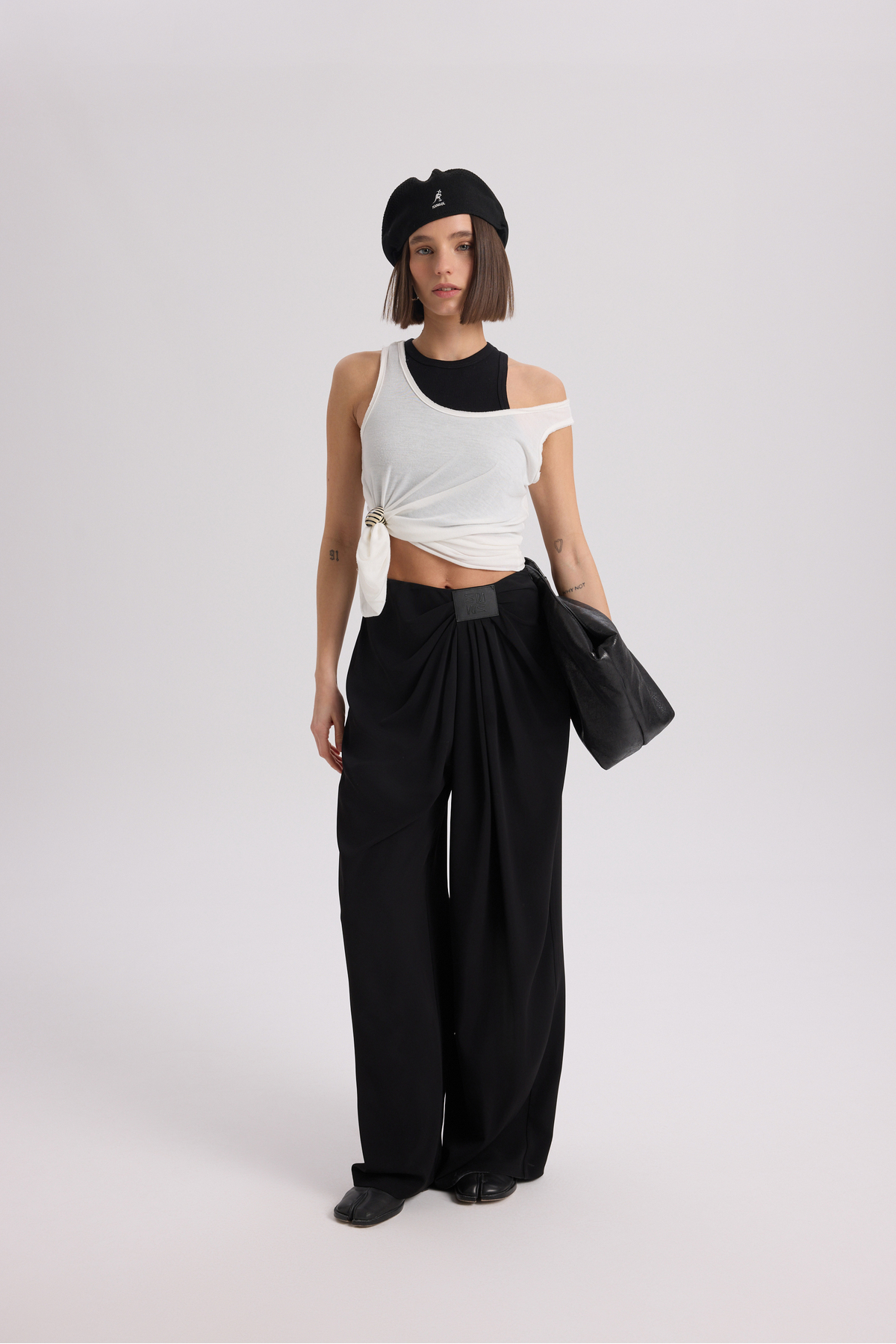 MAI STUDIOS CO.  Loose Pile Detaylı Siyah Dökümlü Pantolon - Görsel 6