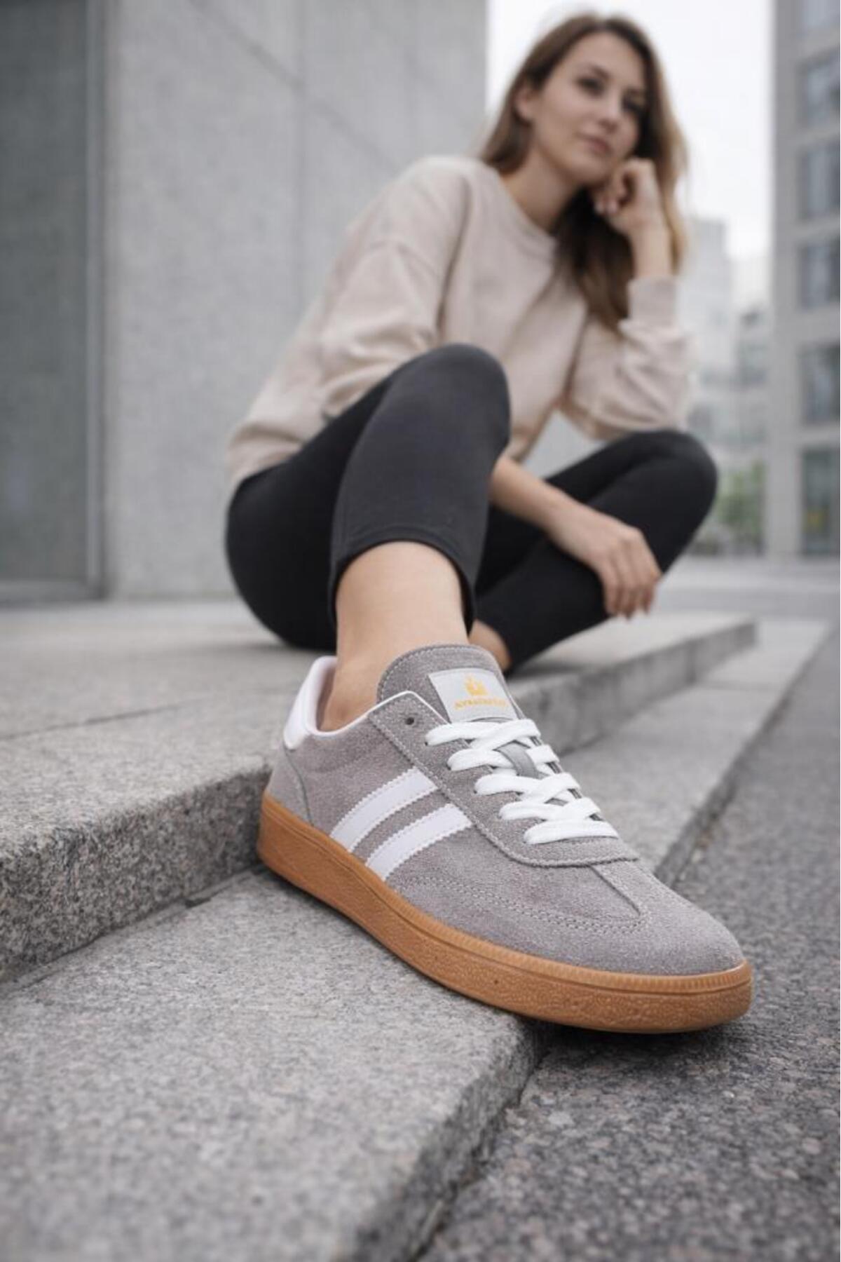 Smoked White Female Sneaker N-3270