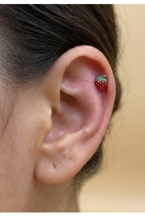 kurukafagift Helix Tragus Çilek Figürlü Piercing
