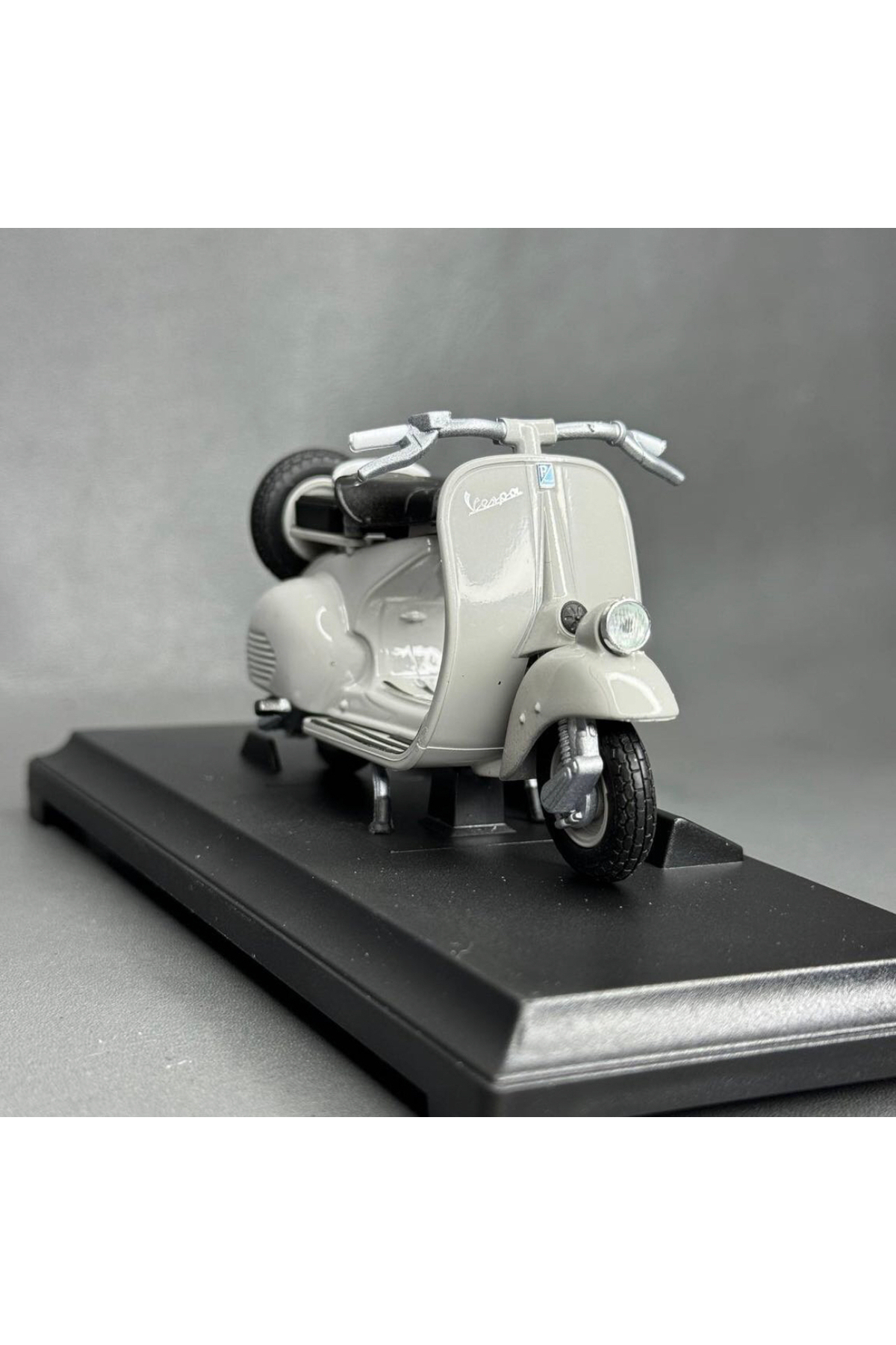 Maisto Vespa 160GS ミニカー 1/18 Maisto Vespa 160GS ミニカー 1/18 Maisto 1:18 Vespa Scooters Assortment