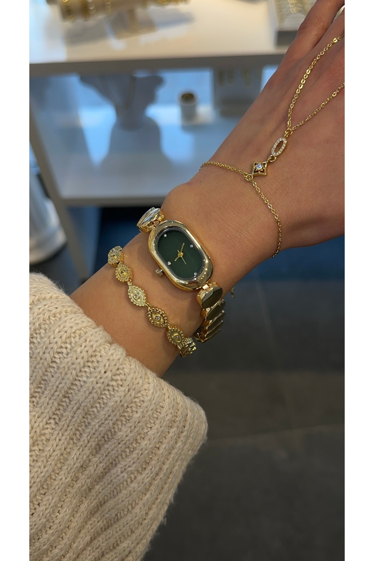 GLARE JEWELRY CO İçi Yeşil Detaylı Lüks Mini Kasa Yuvarlak Kadran Metal Gold Kordon Paslanmaz Çelik Kadın Kol Saati görsel 5