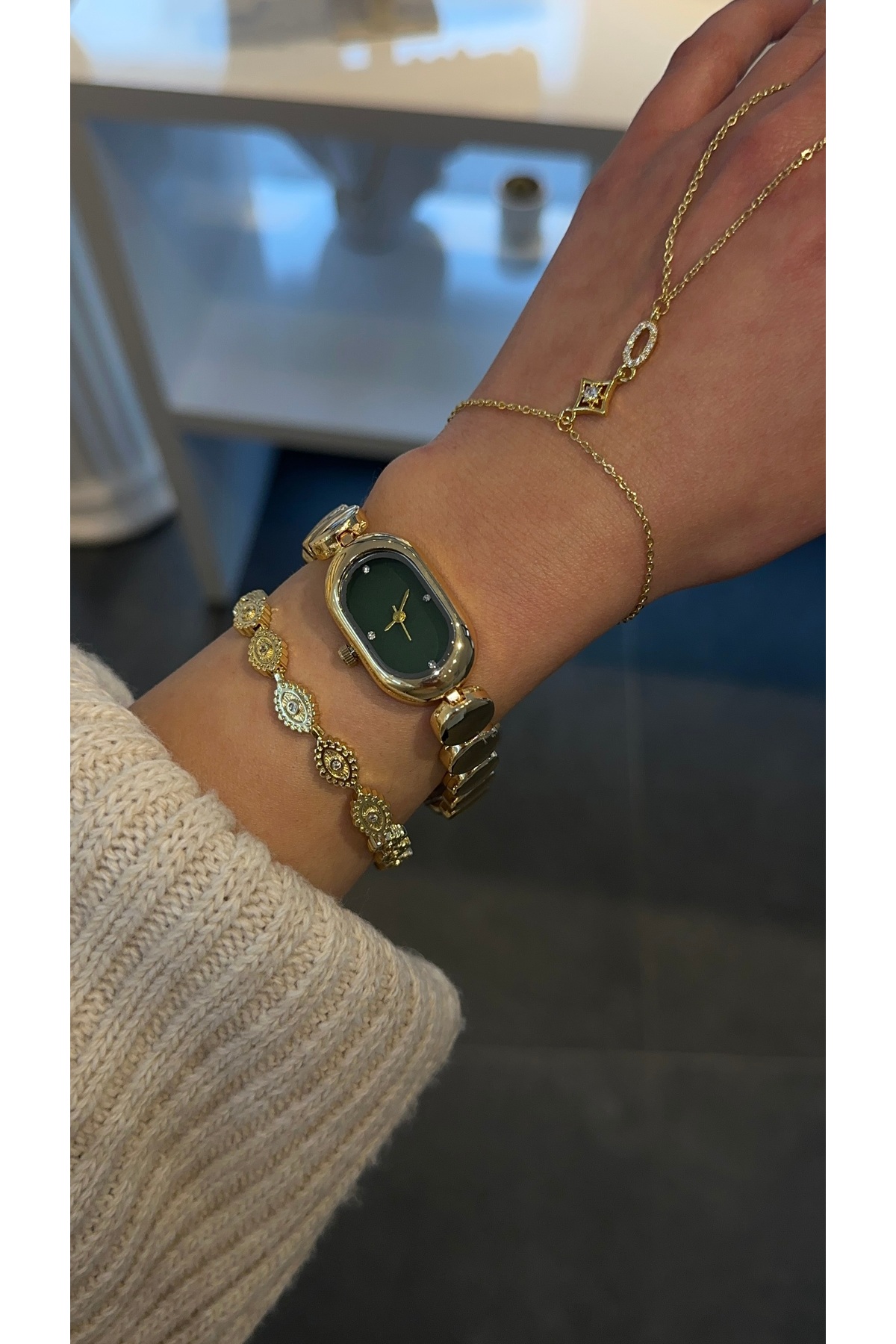 GLARE JEWELRY CO İçi Yeşil Detaylı Lüks Mini Kasa Yuvarlak Kadran Metal Gold Kordon Paslanmaz Çelik Kadın Kol Saati görsel 2