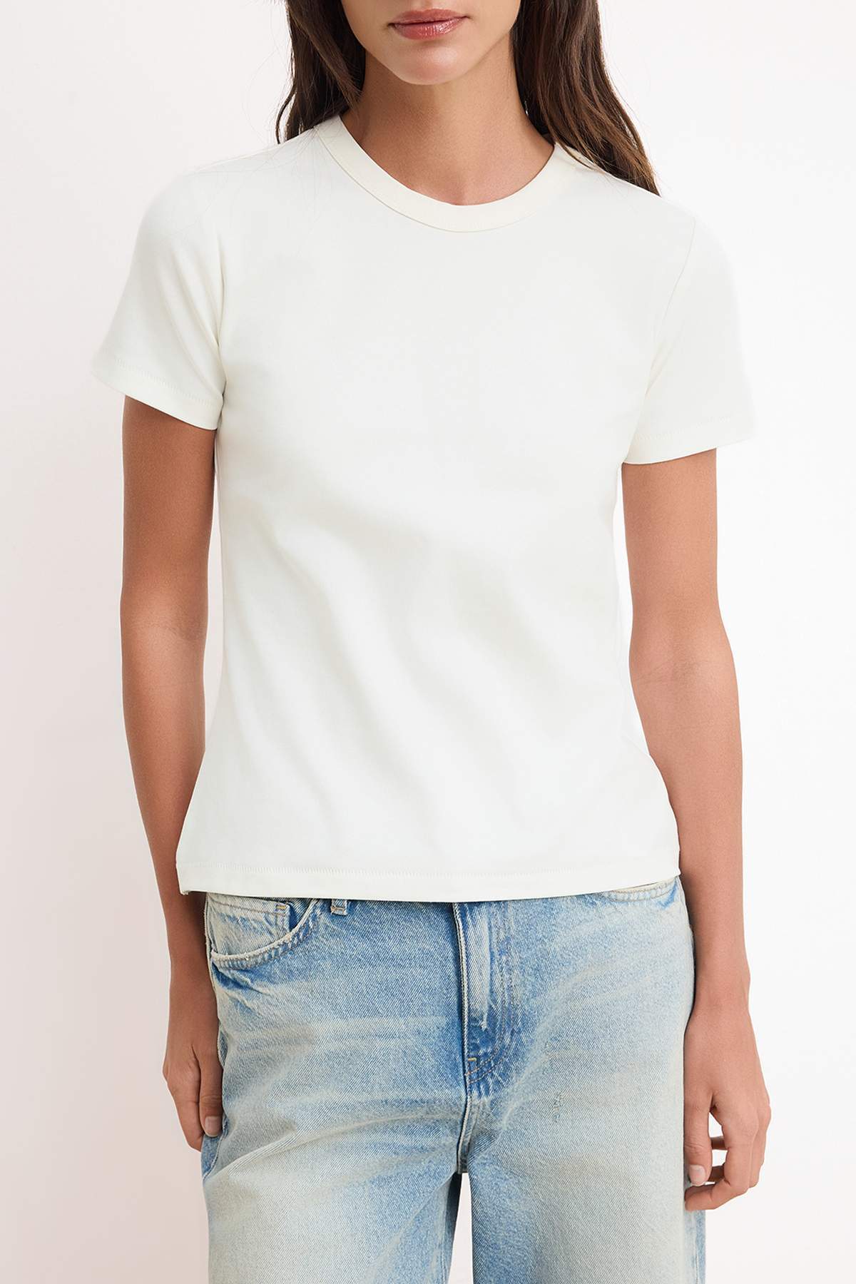 Trendyolmilla  Ekru Basic Regular/Normal Kalıp Kısa Kollu İnterlok Örme T-Shirt TWOSS26TS00130 - Görsel 3