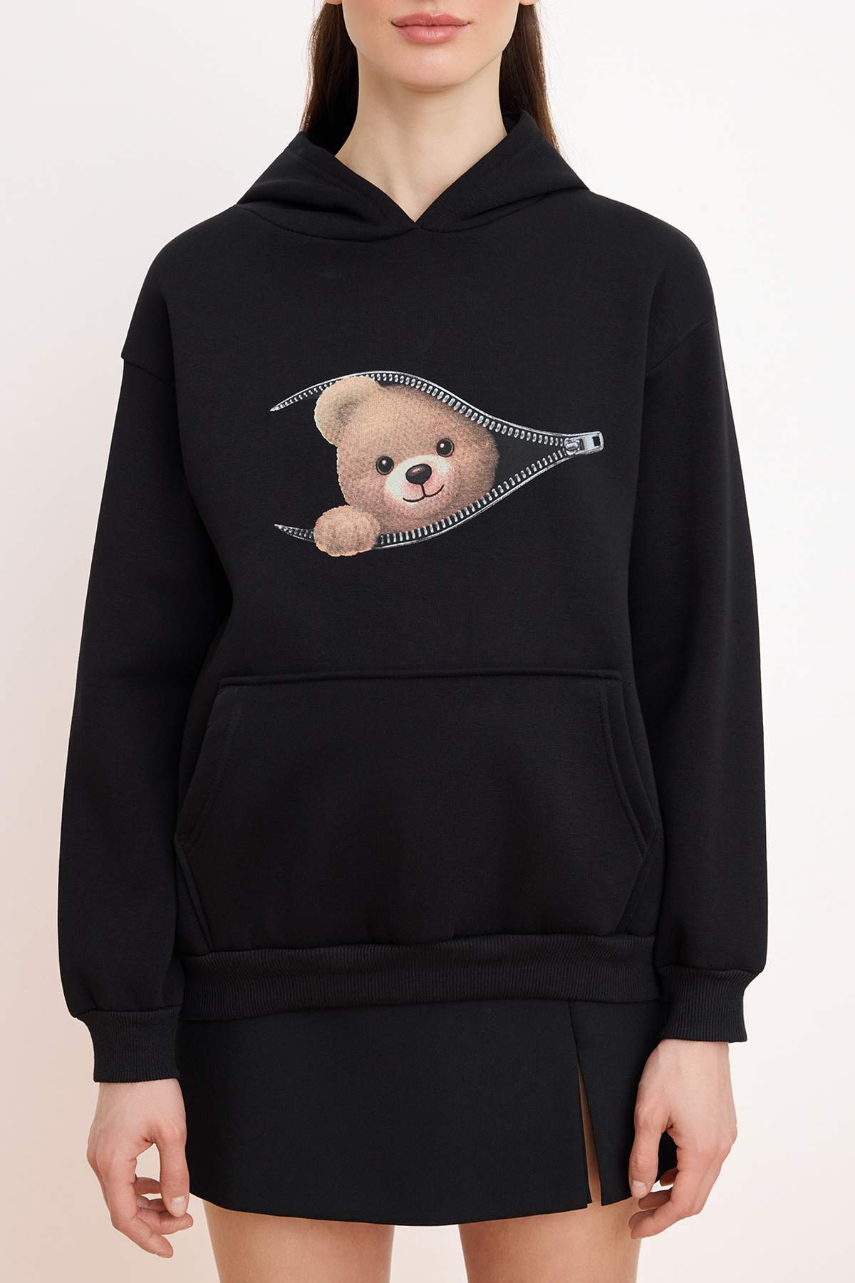 Trendyolmilla  Siyah Kalın İçi Polarlı Slogan Standart Kalıp Kapüşonlu Örme Sweatshirt TWOSS26SW00008 - Görsel 4