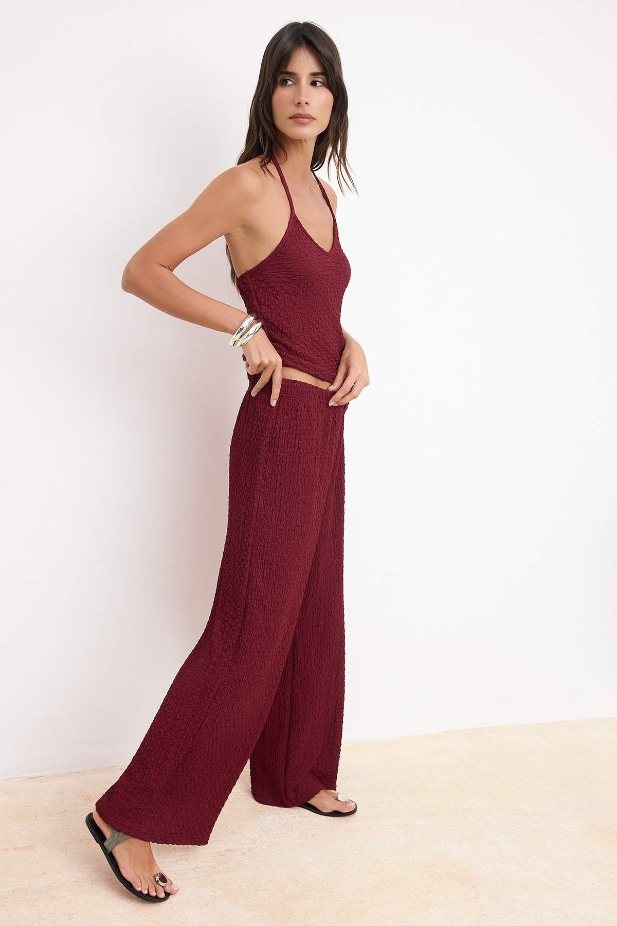 Trendyolmilla  Bordo Fitted/Vücuda Oturan Kolsuz Geniş Paça Dokulu Örme Alt-Üst Takım TWOSS26AU00080 - Görsel 2