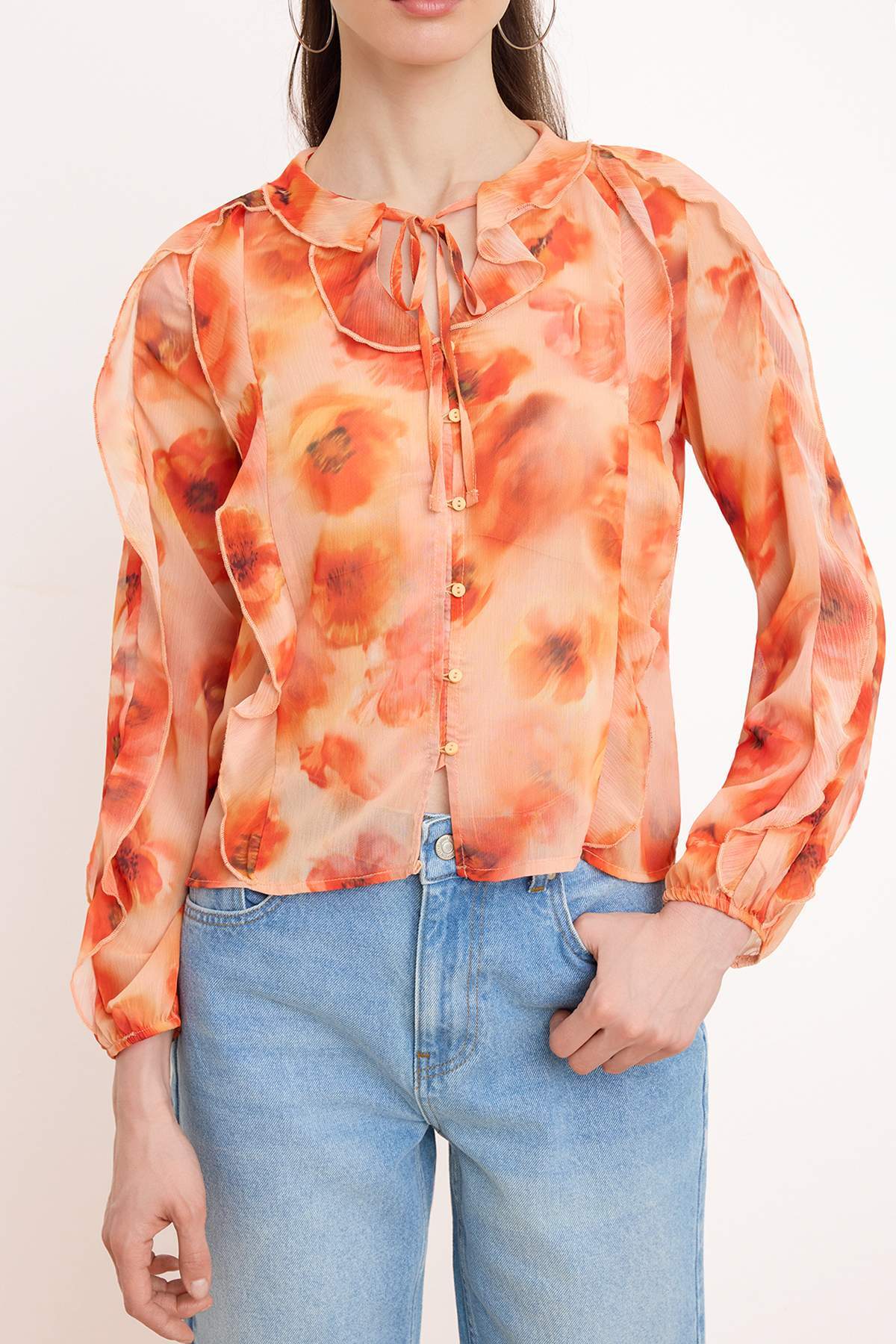 Trendyolmilla  Turuncu-Çok Renkli Çiçekli Fırfır Detaylı Dökümlü Gömlek TWOSS26GO00109 - Görsel 3
