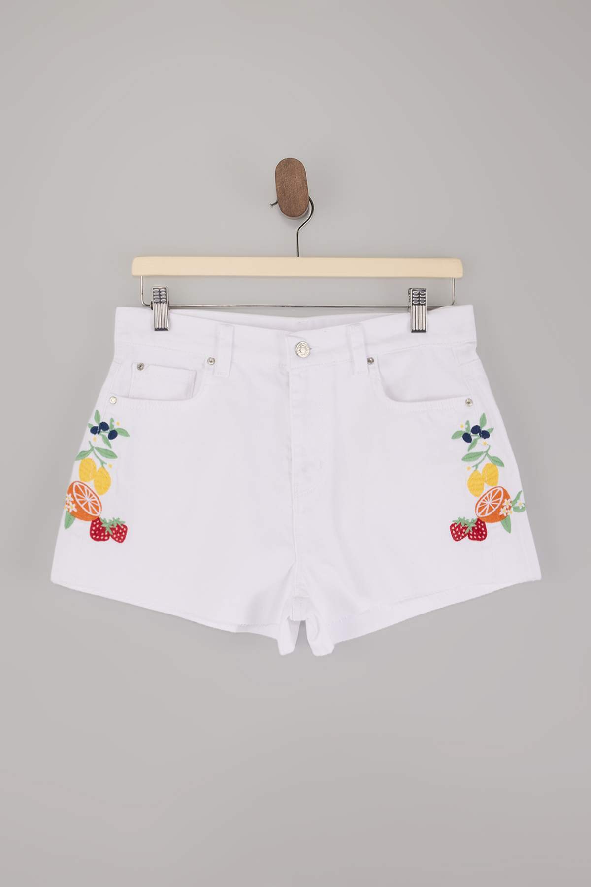 Trendyolmilla  Beyaz Denim Süper Mini Nakışlı 100% Pamuk Plaj Şort TBESS26SR00006 - Görsel 5