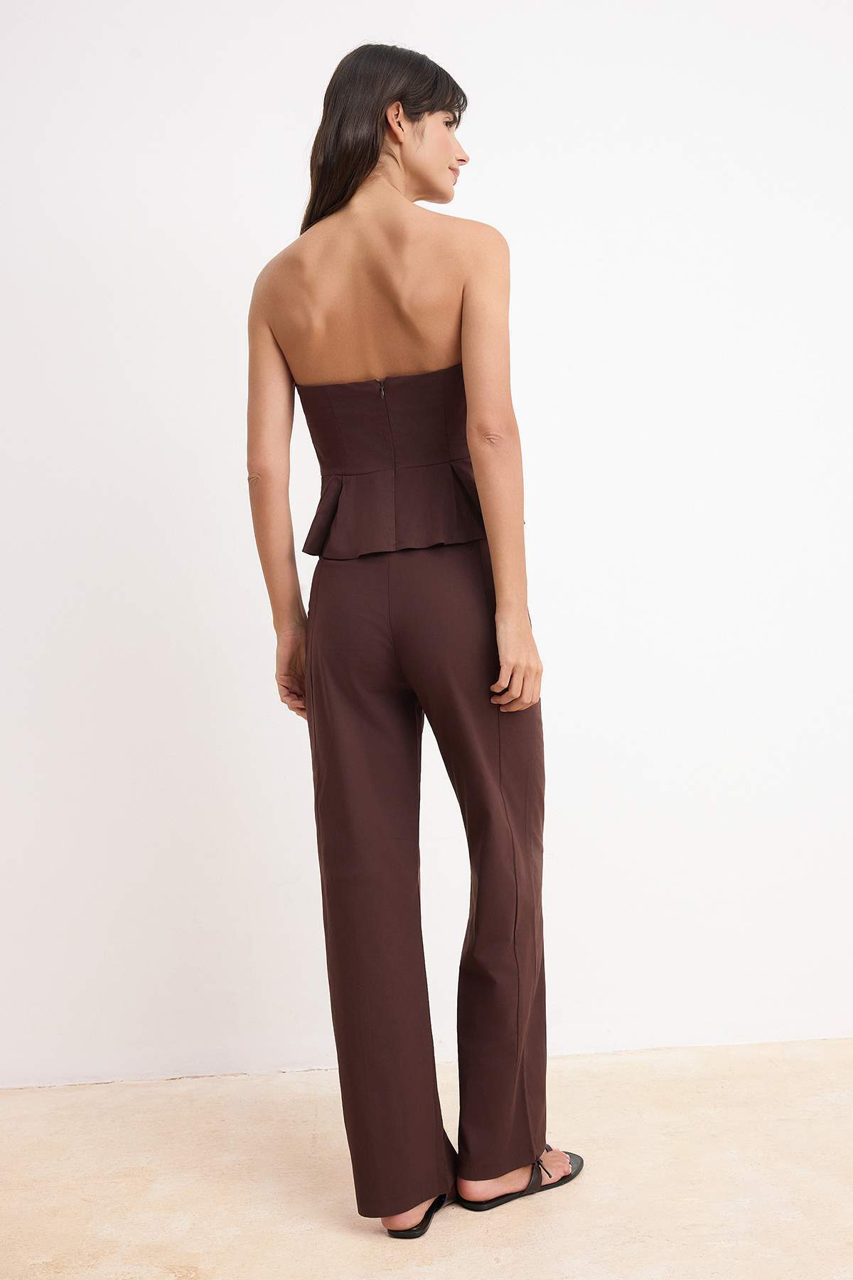 Trendyolmilla  Kahverengi Peplum Bluz Düz Paça Pantolon Papertouch Dokuma Alt - Üst Takım TWOSS26AU00107 - Görsel 4