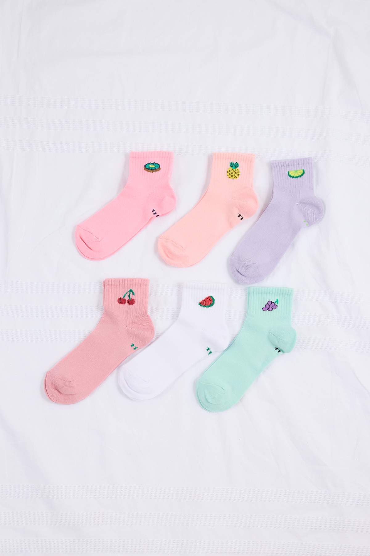 trendyolkids-girls-embroidered-socks