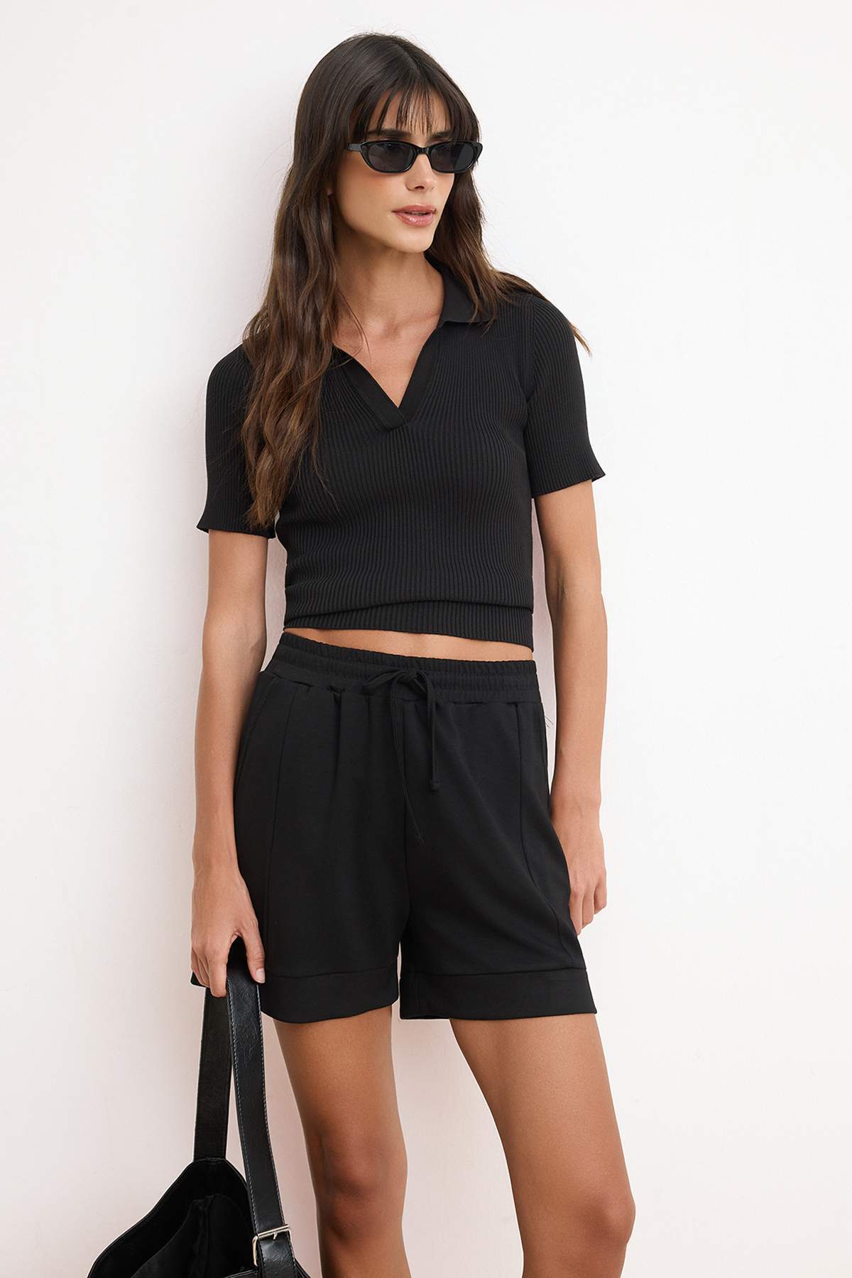 Trendyolmilla  More Sustaniable Siyah Regular Normal Bel Boru Paça Kısa Modal Örme Şort & Bermuda TWOSS26SR00028 - Görsel 2