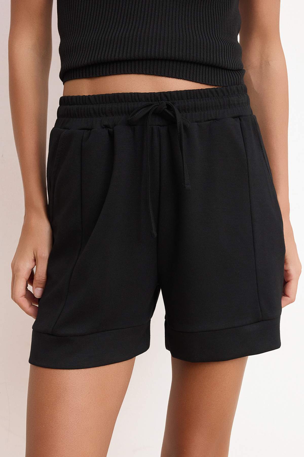 Trendyolmilla  More Sustaniable Siyah Regular Normal Bel Boru Paça Kısa Modal Örme Şort & Bermuda TWOSS26SR00028 - Görsel 3