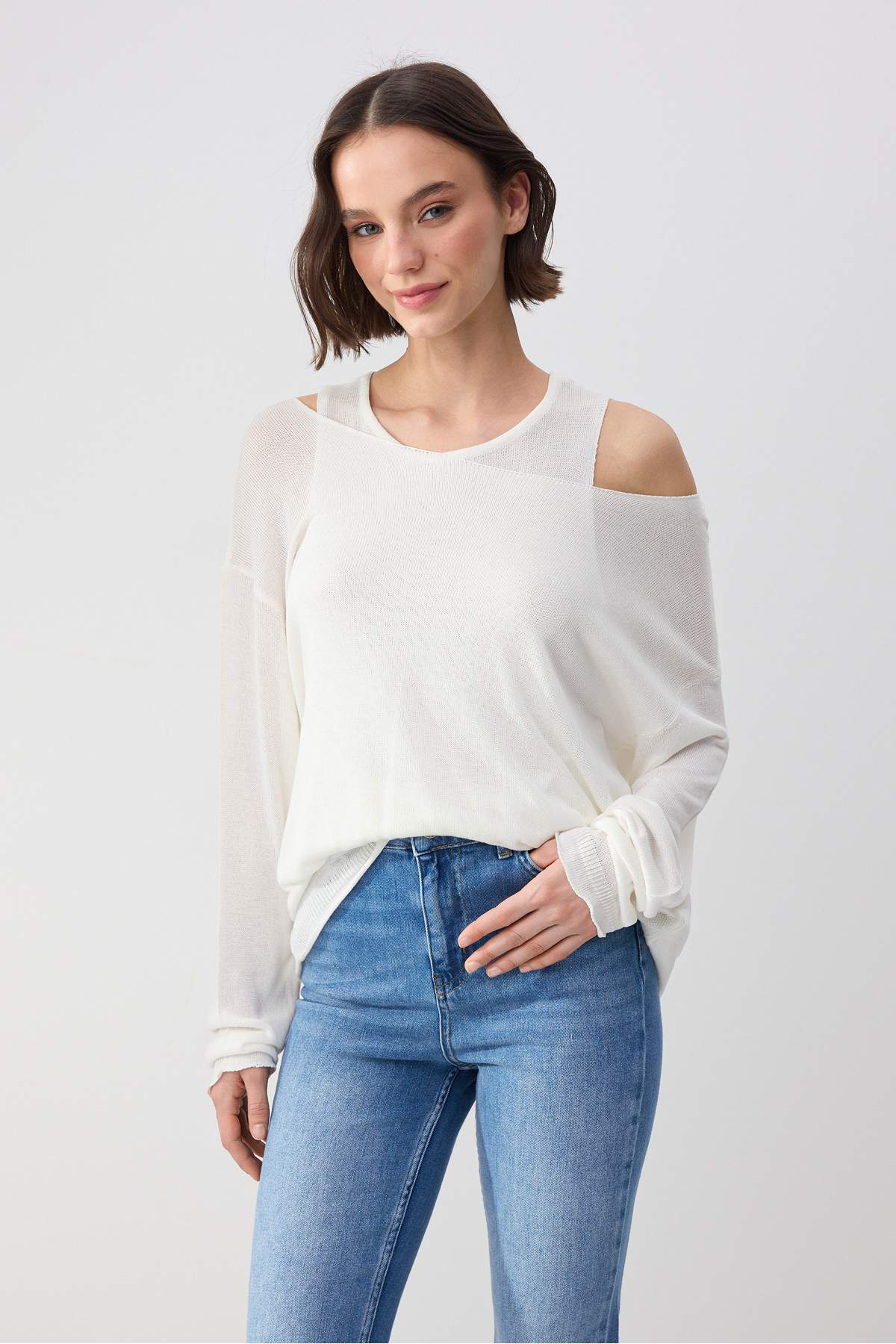 Trendyolmilla  Wardrobe Essentials Ekru Kayık Yaka Oversize 2'li Atlet-Bluz Triko İnce Bluz TWOSS26BZ00283