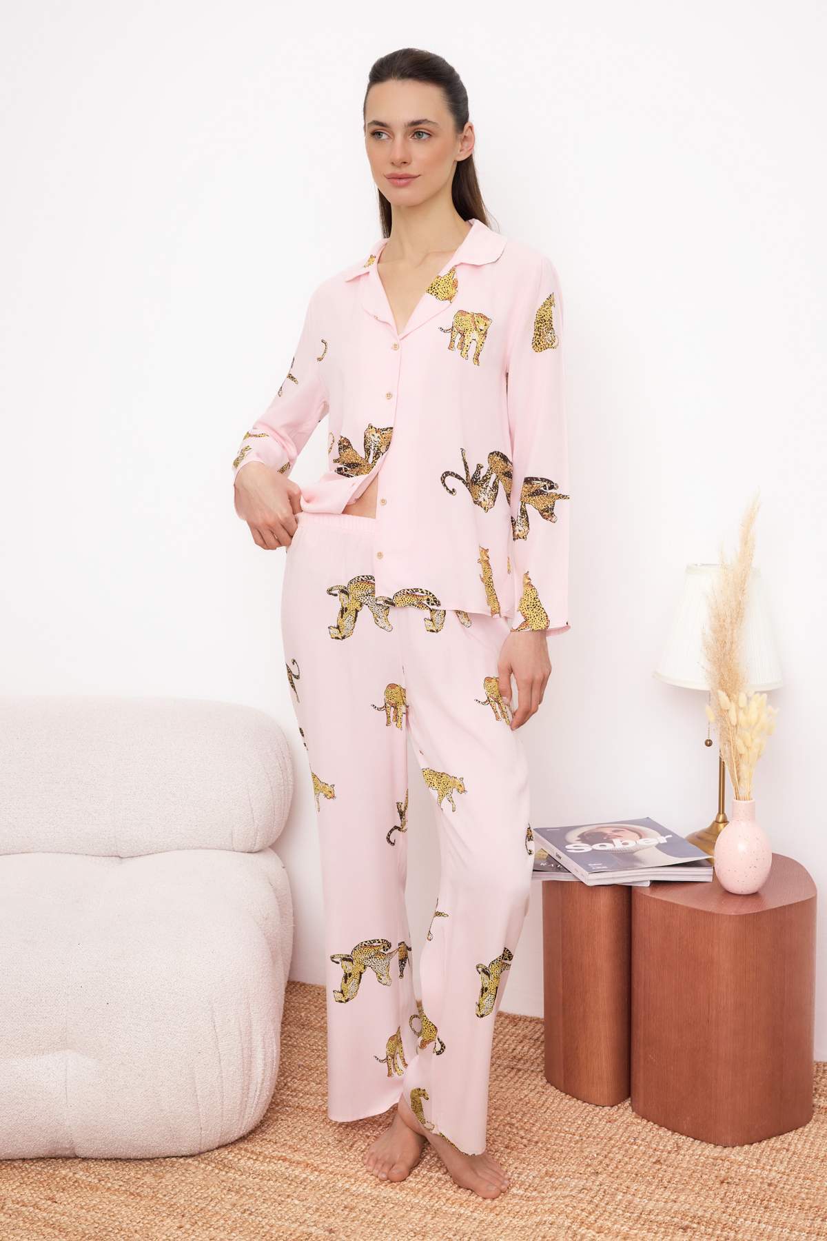 Trendyolmilla Pembe Kaplan Desenli Viskon Dokuma Pijama Takımı THMAW25PT00036