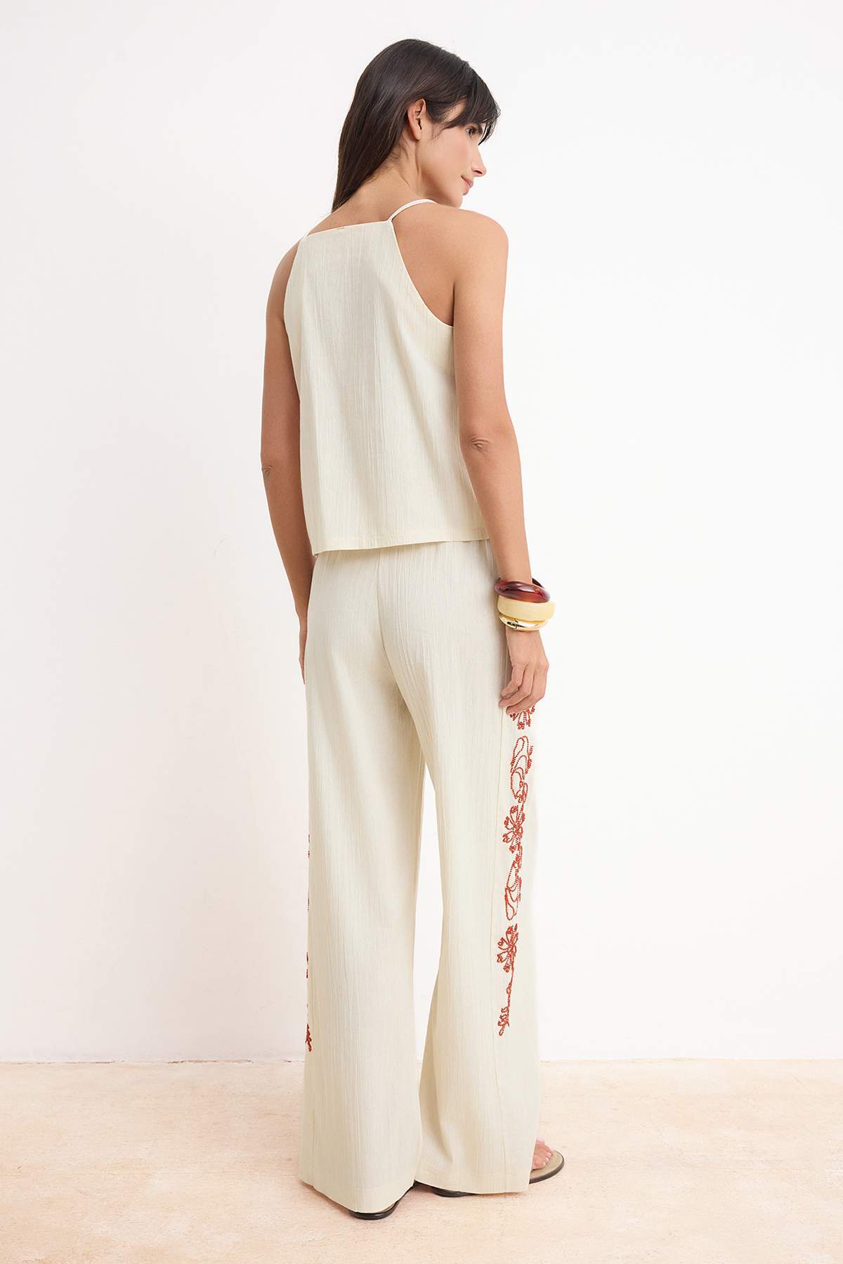 Trendyolmilla  Çok Renkli Boncuk Nakışlı Bluz Geniş Paça İnce Kumaş Pantolon Dokuma Alt - Üst Takım TWOSS26AU00151 - Görsel 4