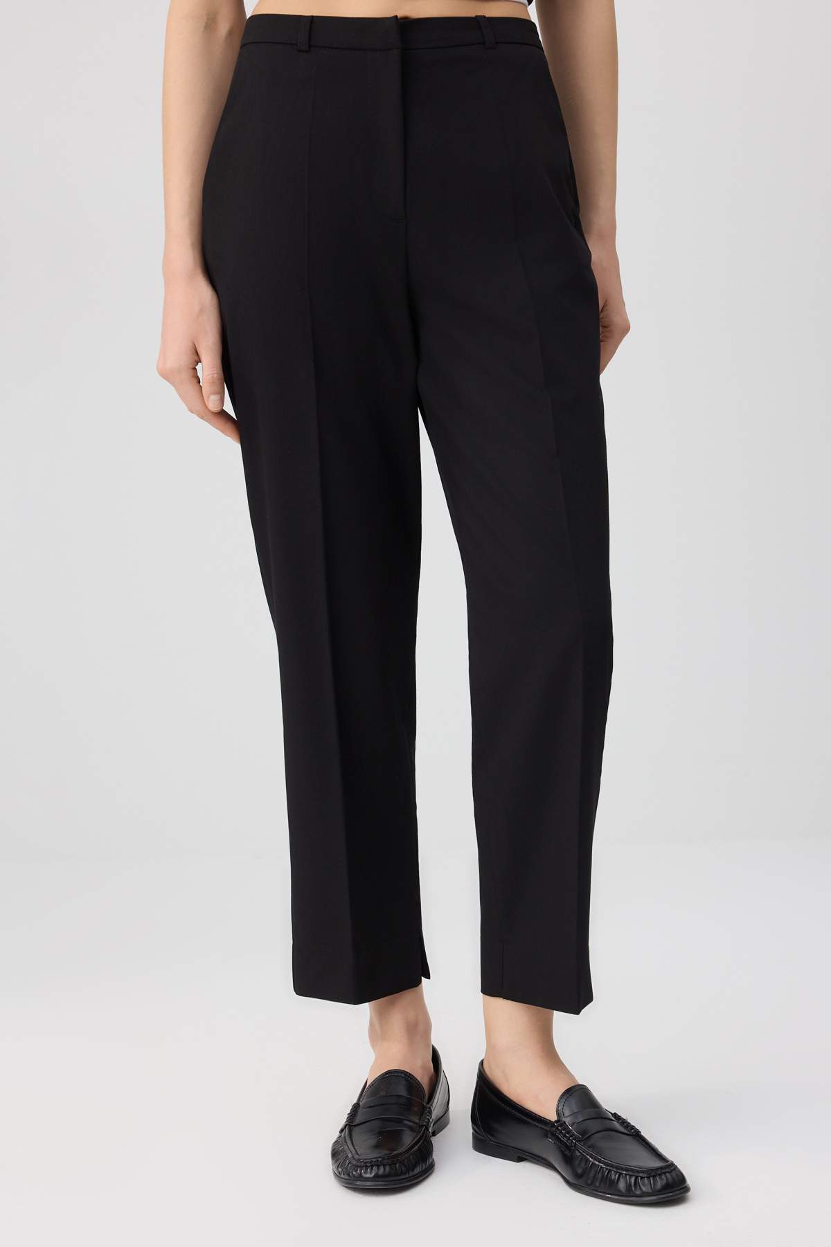 Trendyolmilla  Siyah Özel Koleksiyon Saten Yüzeyli Cigarette Kumaş Pantolon TWOSS26PL00030 - Görsel 3